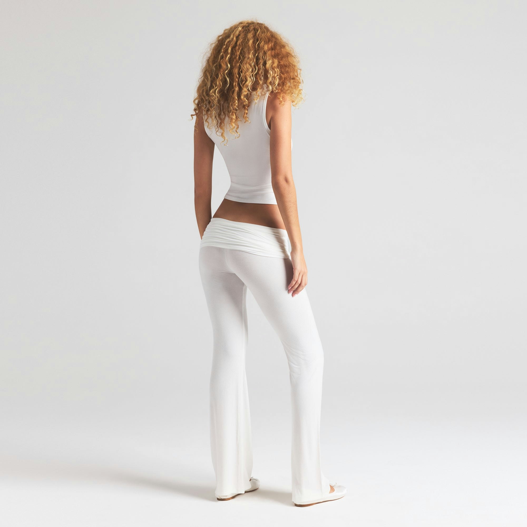 SOFT LOUNGE LACE TANK WITH BRALETTE | MARBLE ON A MODEL FRONT VIEW | FOCUS: 0.0, 1.0, 0.9