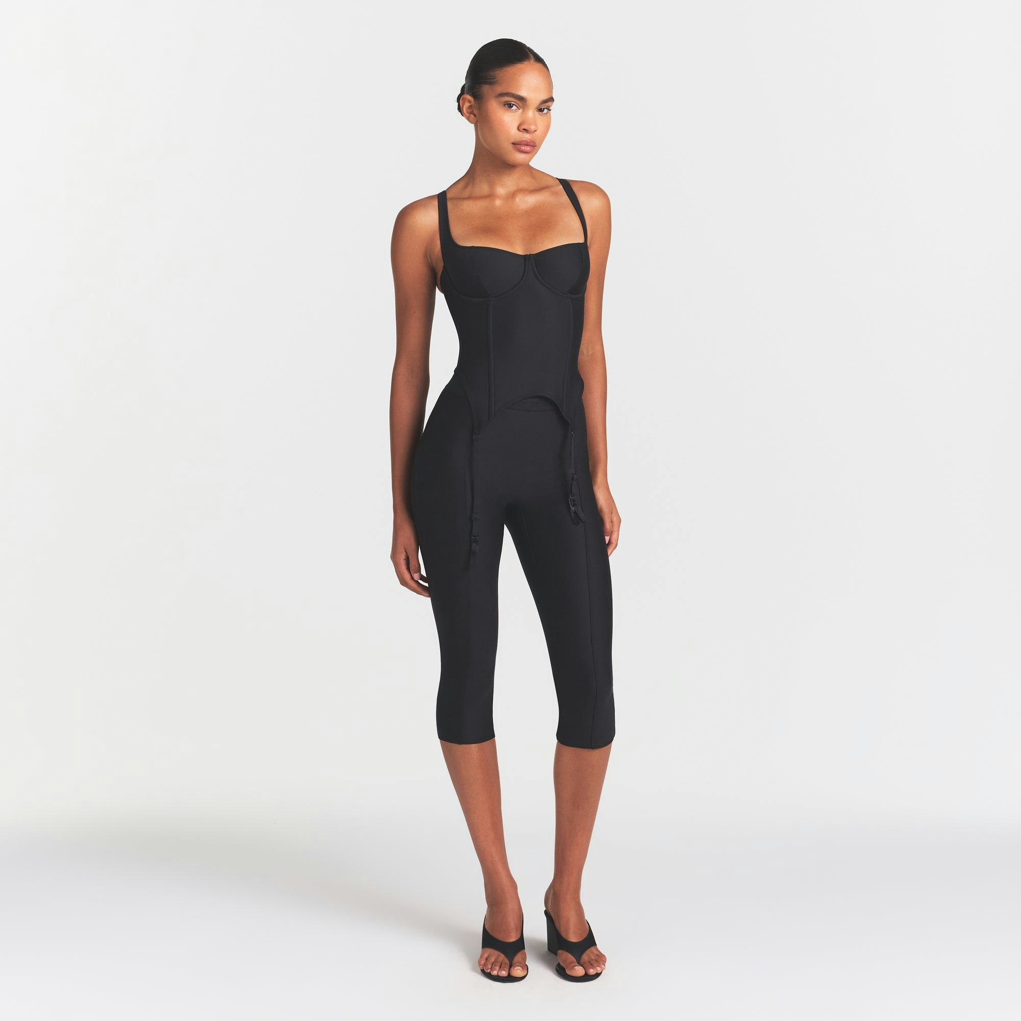 SKIMS BODY CORSET | ONYX ON A MODEL FRONT VIEW @ | FOCUS: 0.0, 1.0, 0.9