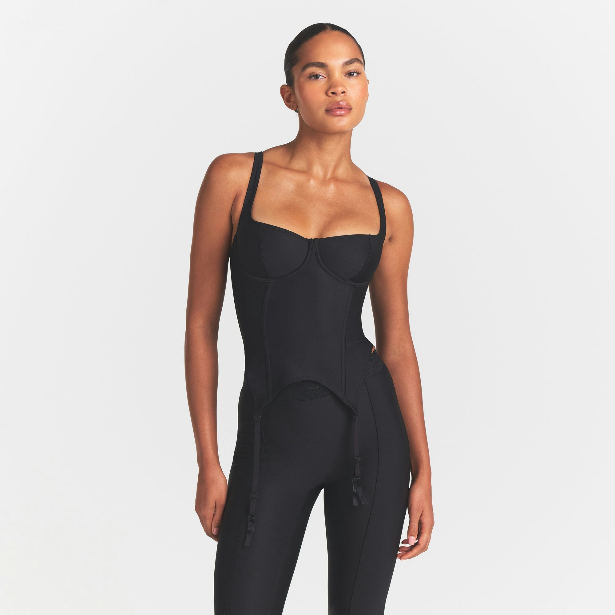 SKIMS BODY CORSET | ONYX ON A MODEL SIDE VIEW @ | FOCUS: 0.0, 1.0, 0.9