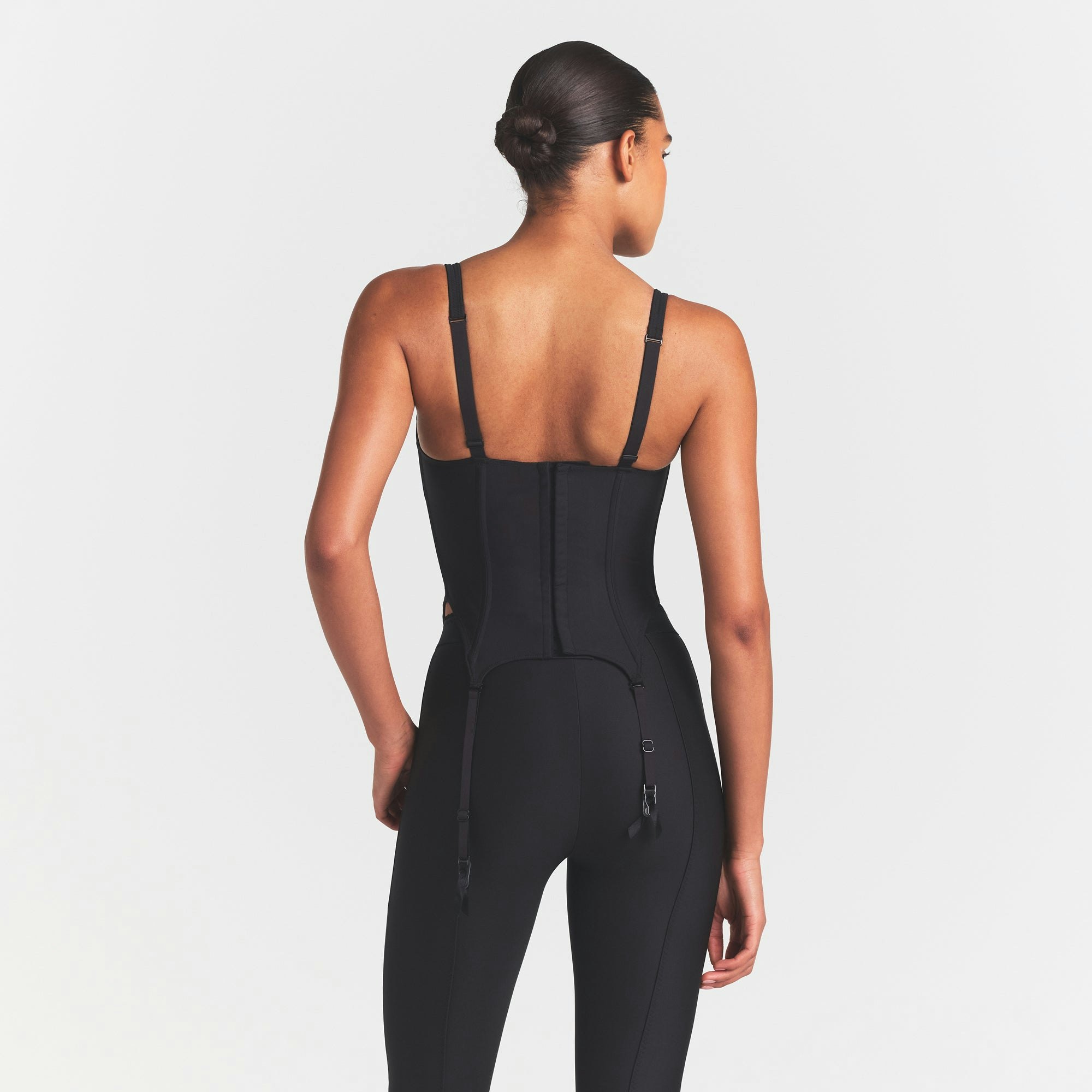 SKIMS BODY CORSET | ONYX ON A MODEL SIDE VIEW @ | FOCUS: 0.0, 1.0, 0.9