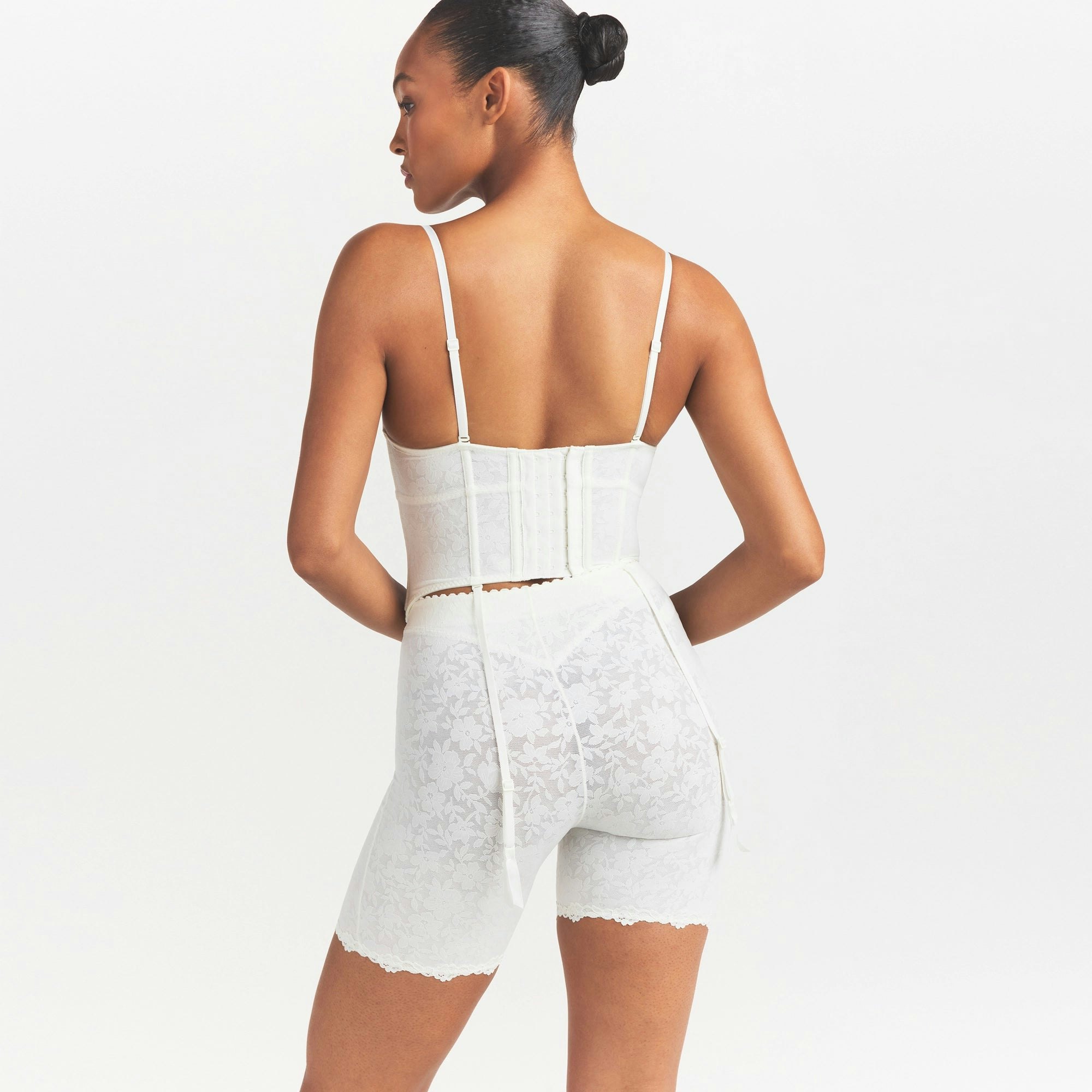 LACE SHAPEWEAR CORSET | IVORY ON A MODEL SIDE VIEW @ | FOCUS: 0.0, 1.0, 0.9