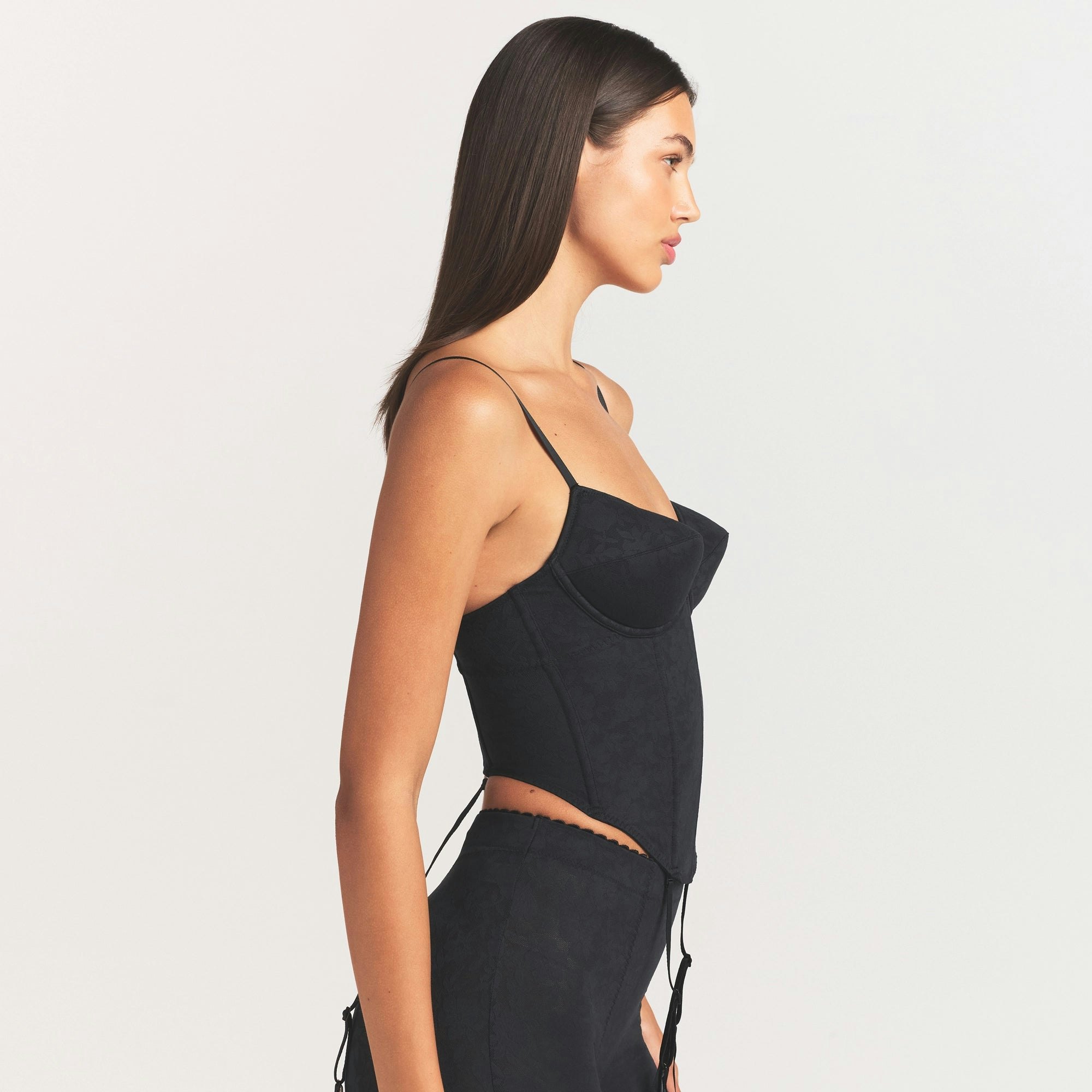 LACE SHAPEWEAR CORSET | ONYX ON A MODEL SIDE VIEW @ | FOCUS: 0.0, 1.0, 0.9