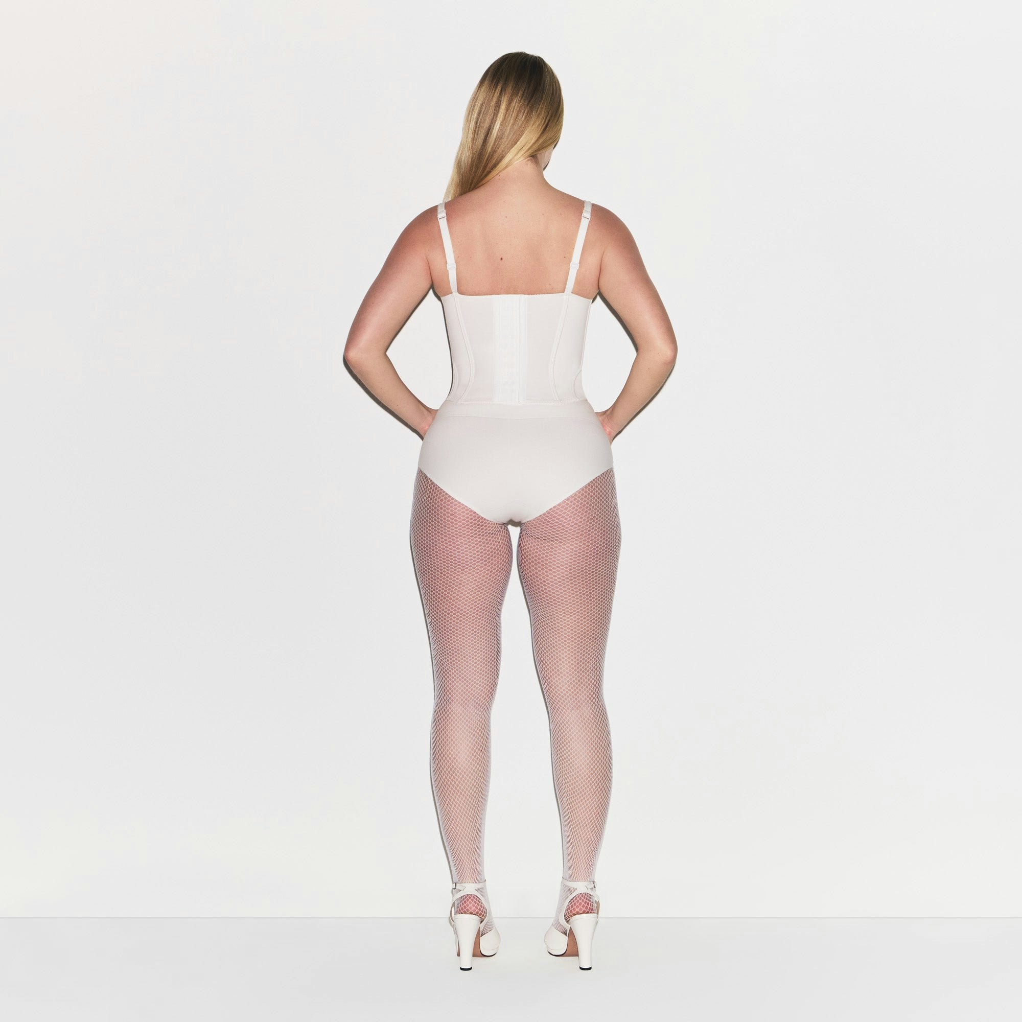 COTTON SHAPEWEAR CORSET | MARBLE ON A MODEL BACK VIEW | FOCUS: 0.0, 1.0, 0.9
