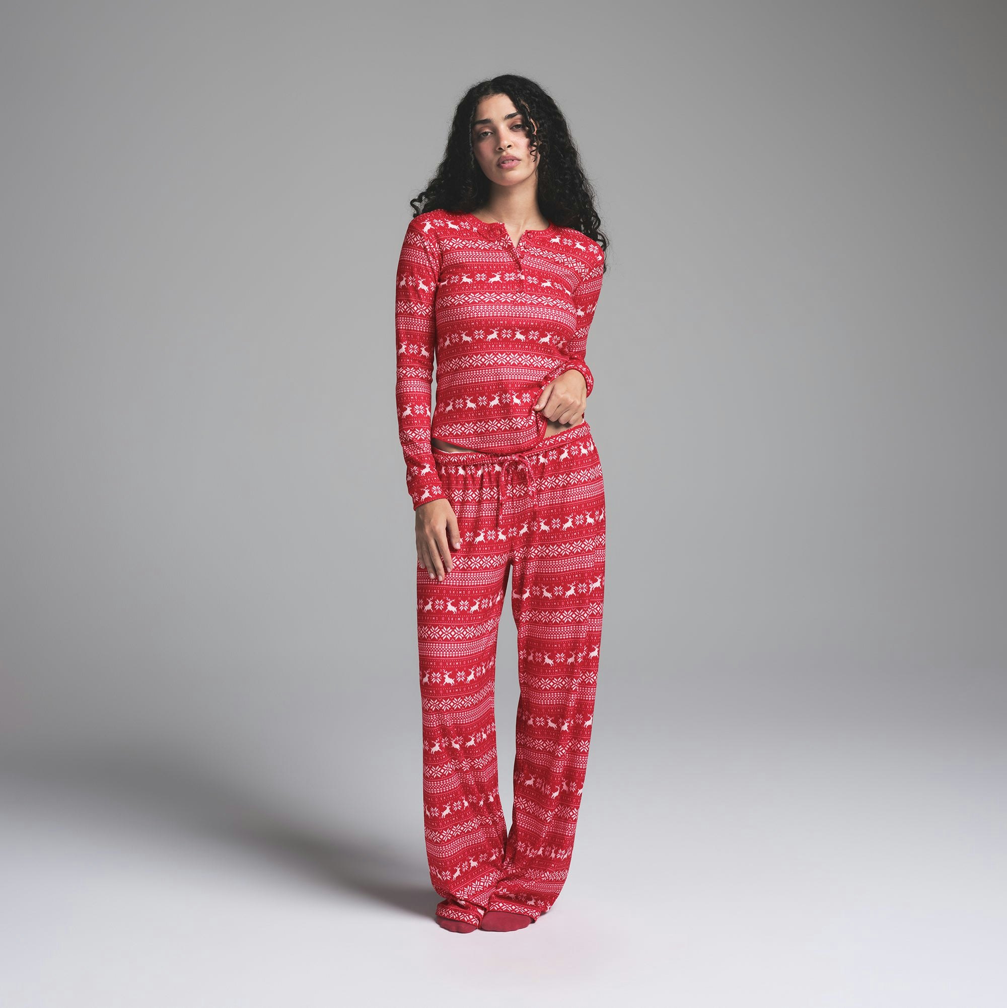 LOGO PLUSH POINTELLE LONG SLEEVE HENLEY | RED DEER FAIR ISLE ON A MODEL FRONT VIEW | FOCUS: 0.0, 1.0, 0.9