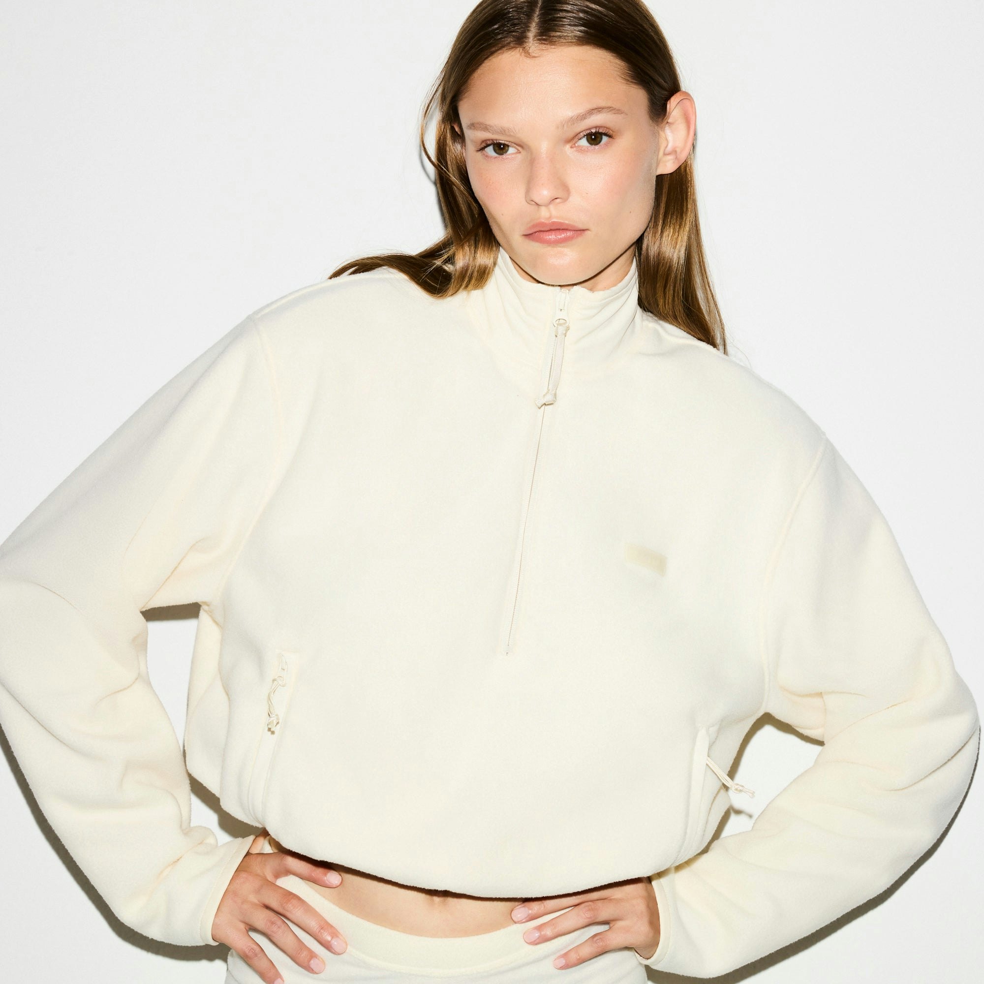 OUTDOOR FLEECE HALF ZIP | ECRU ON A MODEL SIDE VIEW @ | FOCUS: 0.0, 1.0, 0.9