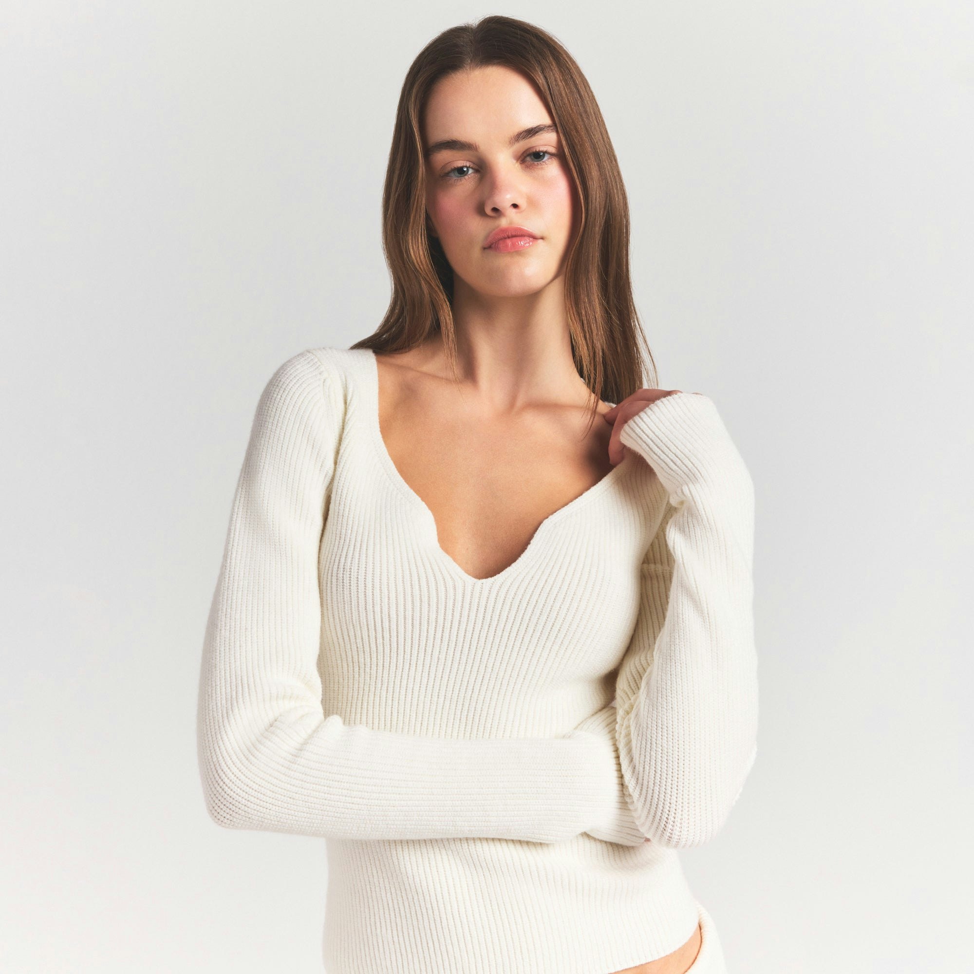 SWEATER KNITS LONG SLEEVE TOP | IVORY ON A MODEL SIDE VIEW @ | FOCUS: 0.0, 1.0, 0.9