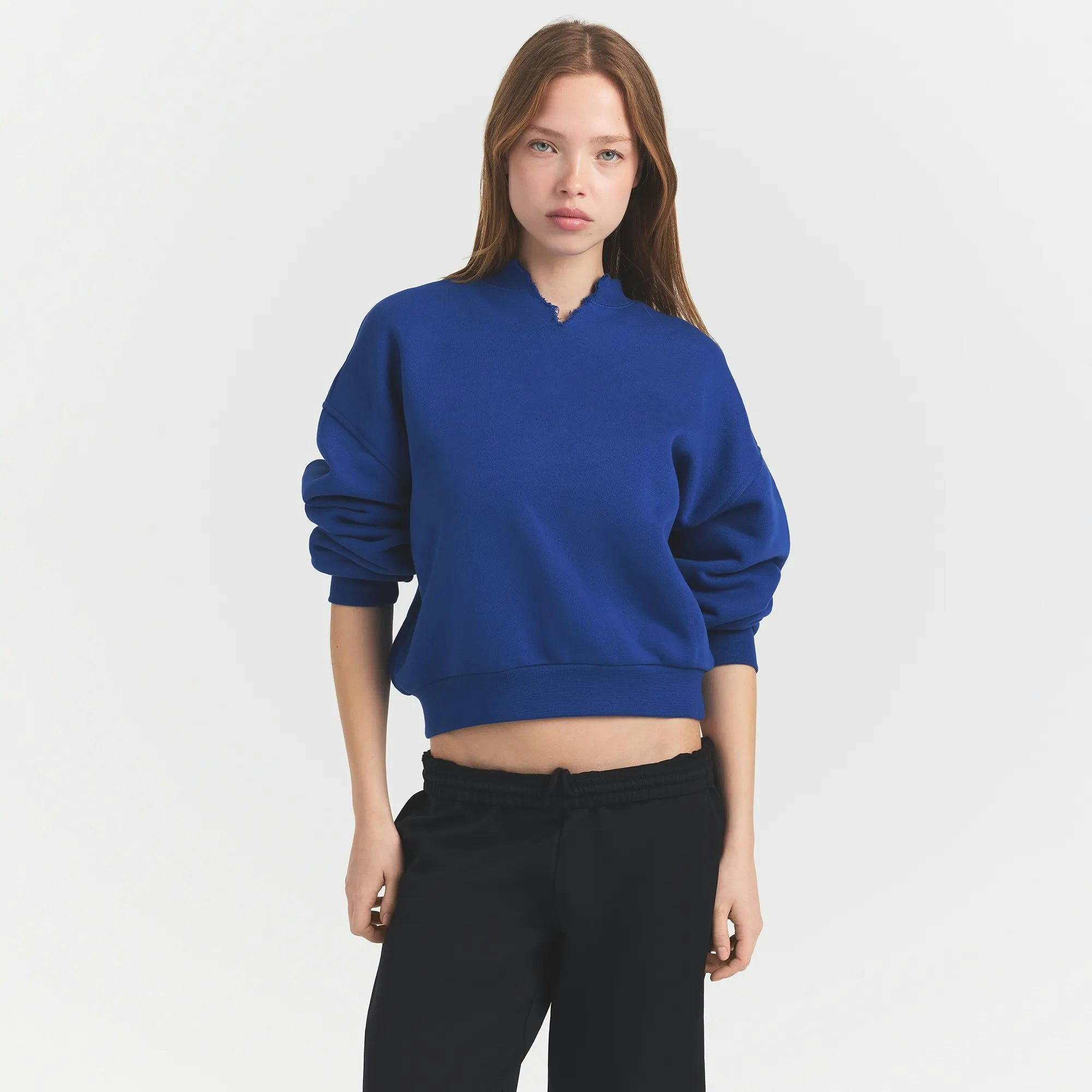 HEAVYWEIGHT FLEECE CREWNECK | COBALT ON A MODEL FRONT VIEW @ | FOCUS: 0.0, 1.0, 0.9