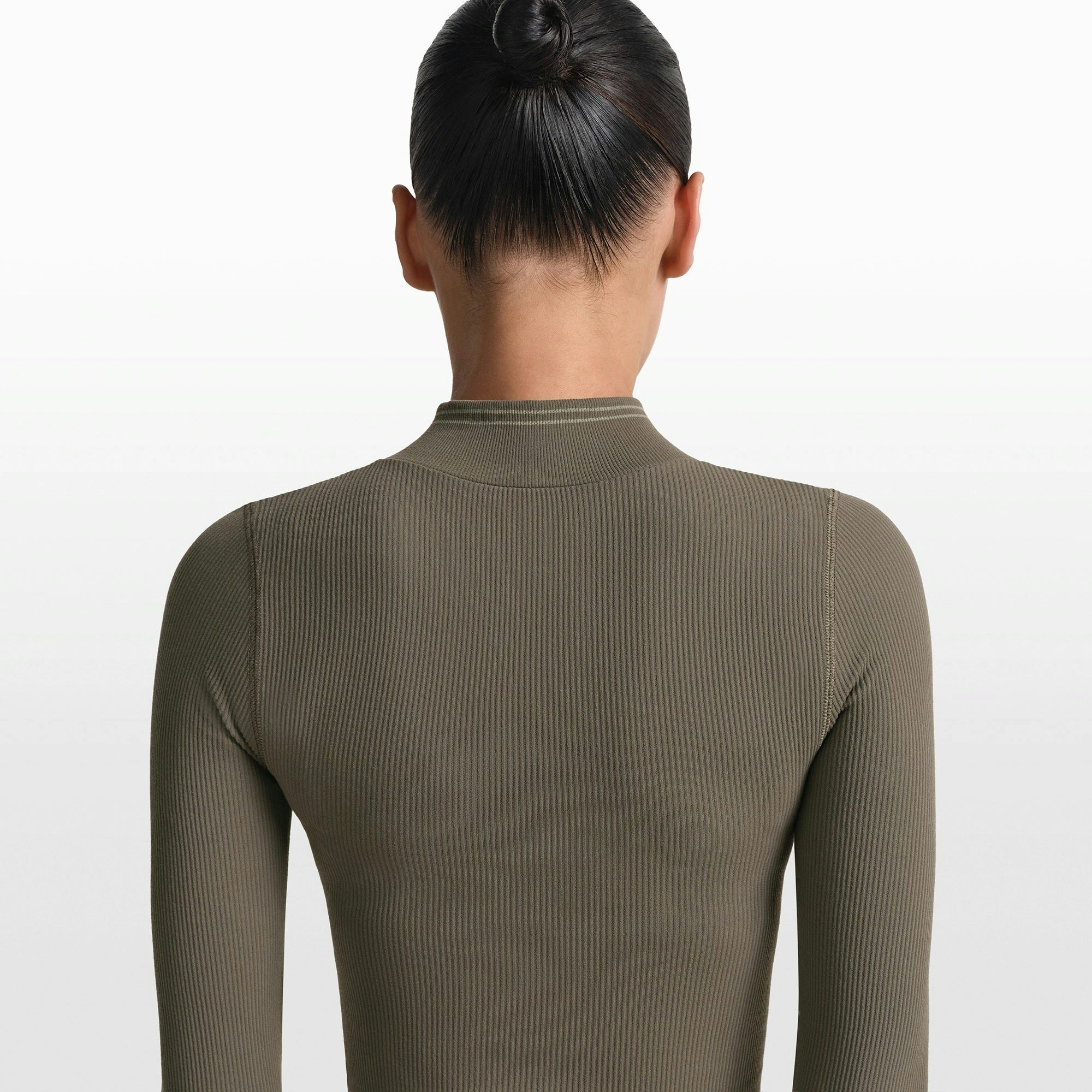 NikeSKIMS RIBBED SEAMLESS ZIP UP CROP JACKET | DUSTY OAKMOSS ON A MODEL FRONT VIEW @ | FOCUS: 0.0, 1.0, 0.9