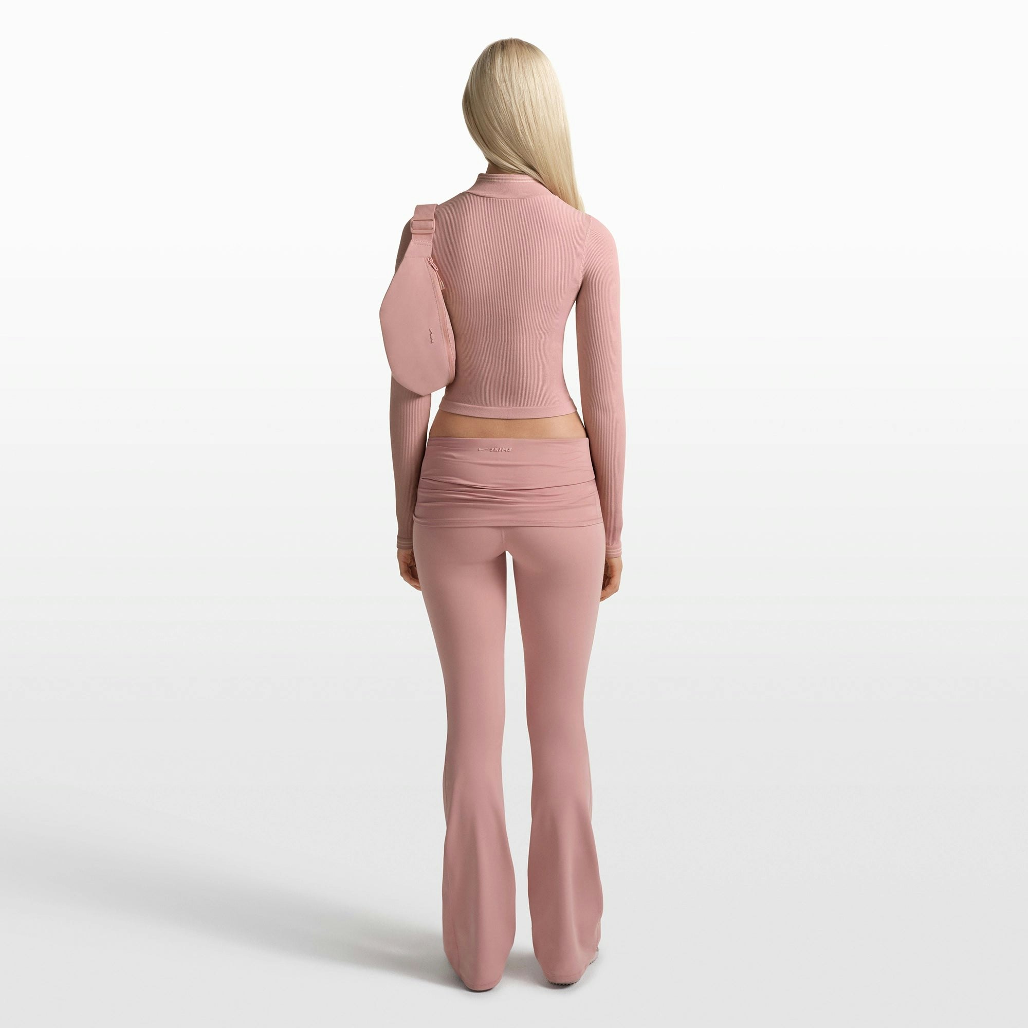 NikeSKIMS RIBBED SEAMLESS ZIP UP CROP JACKET | HIMALAYAN/ECRU ON A MODEL FRONT VIEW @ | FOCUS: 0.0, 1.0, 0.9