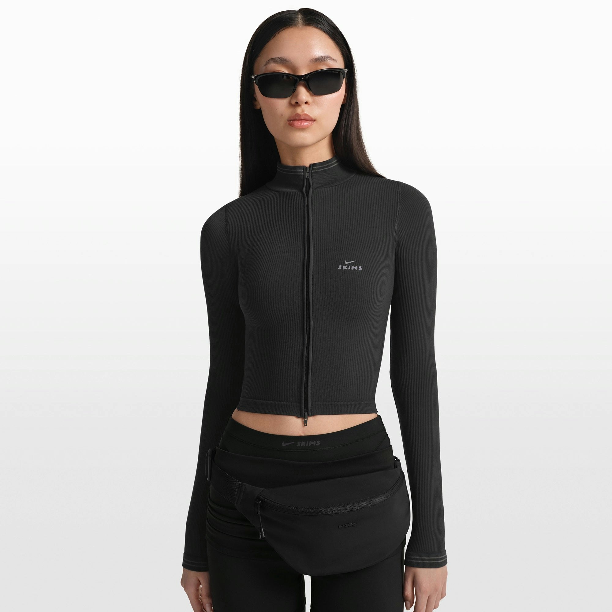NikeSKIMS RIBBED SEAMLESS ZIP UP CROP JACKET | OBSIDIAN/ARMOR ON A MODEL FRONT VIEW @ | FOCUS: 0.0, 1.0, 0.9