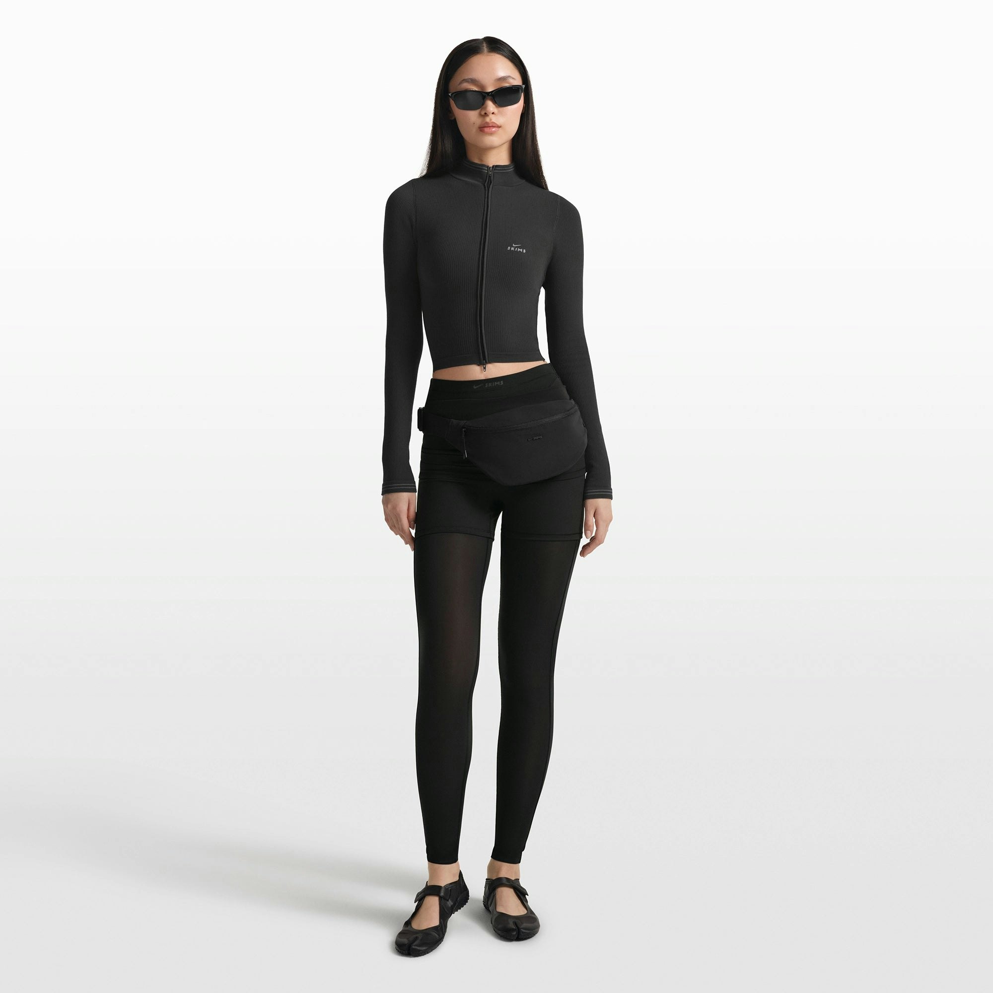 NikeSKIMS RIBBED SEAMLESS ZIP UP CROP JACKET | OBSIDIAN/ARMOR ON A MODEL FRONT VIEW @ | FOCUS: 0.0, 1.0, 0.9