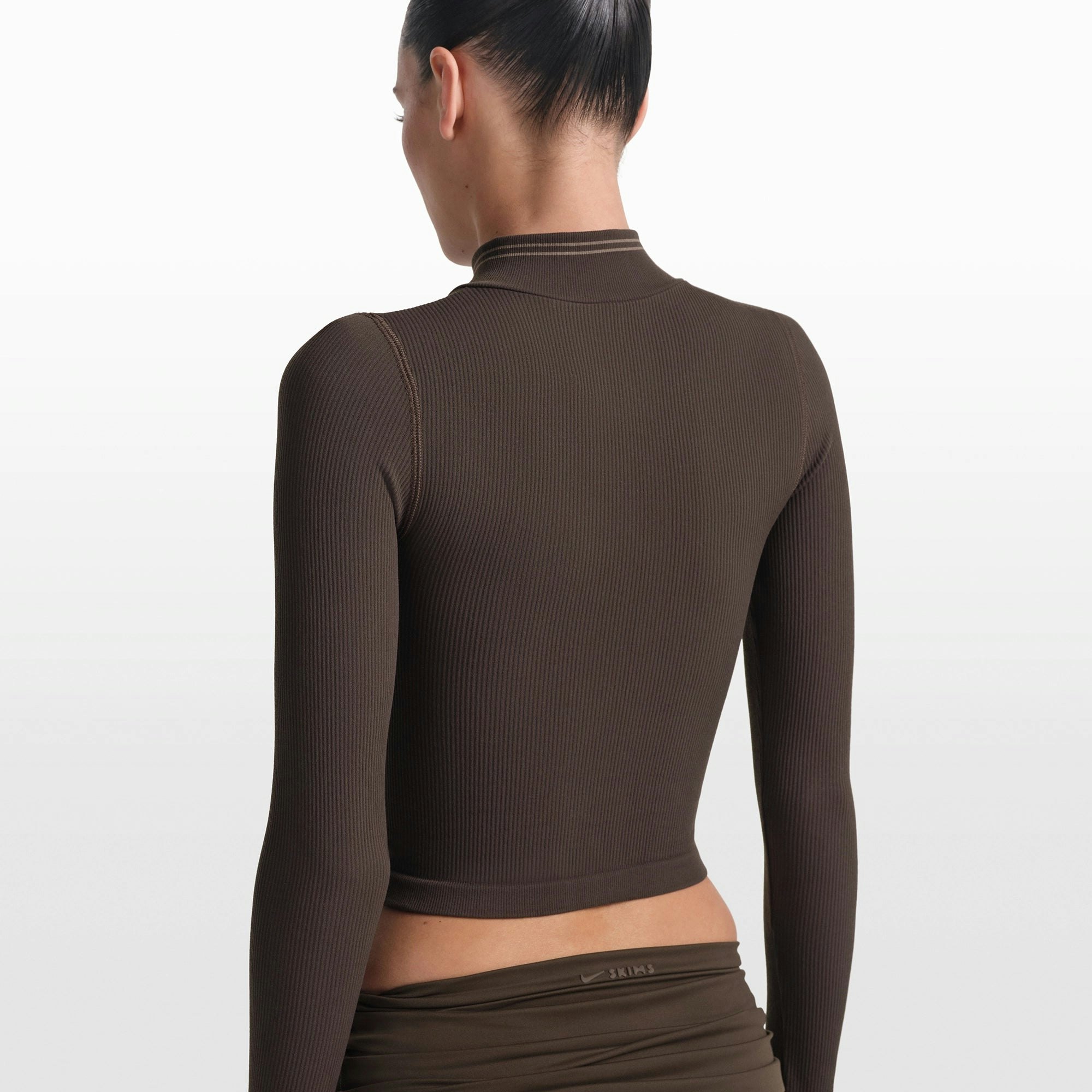 NikeSKIMS RIBBED SEAMLESS ZIP UP CROP JACKET | PHOENIX/TRUFFLE ON A MODEL FRONT VIEW @ | FOCUS: 0.0, 1.0, 0.9