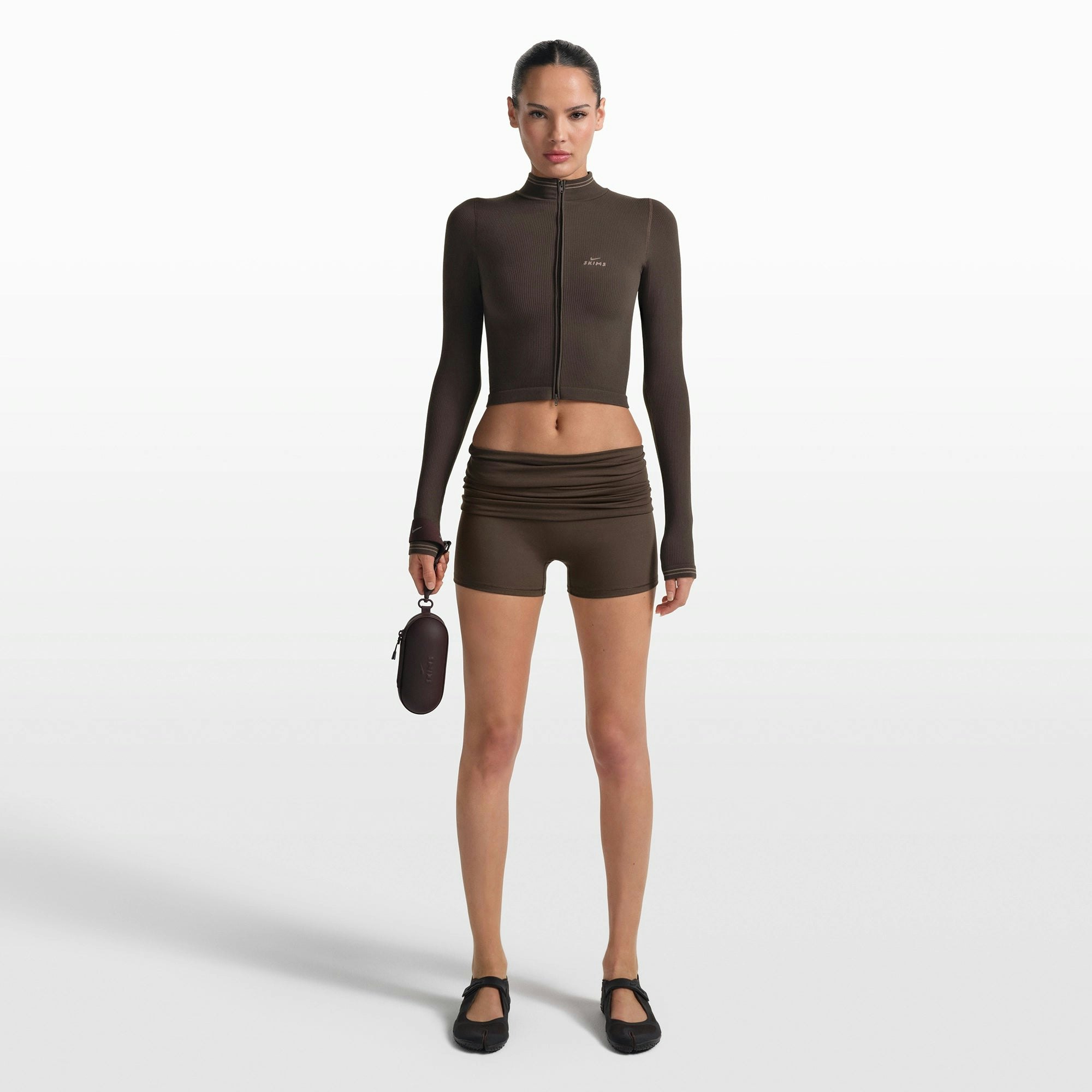 NikeSKIMS RIBBED SEAMLESS ZIP UP CROP JACKET | PHOENIX/TRUFFLE ON A MODEL FRONT VIEW @ | FOCUS: 0.0, 1.0, 0.9