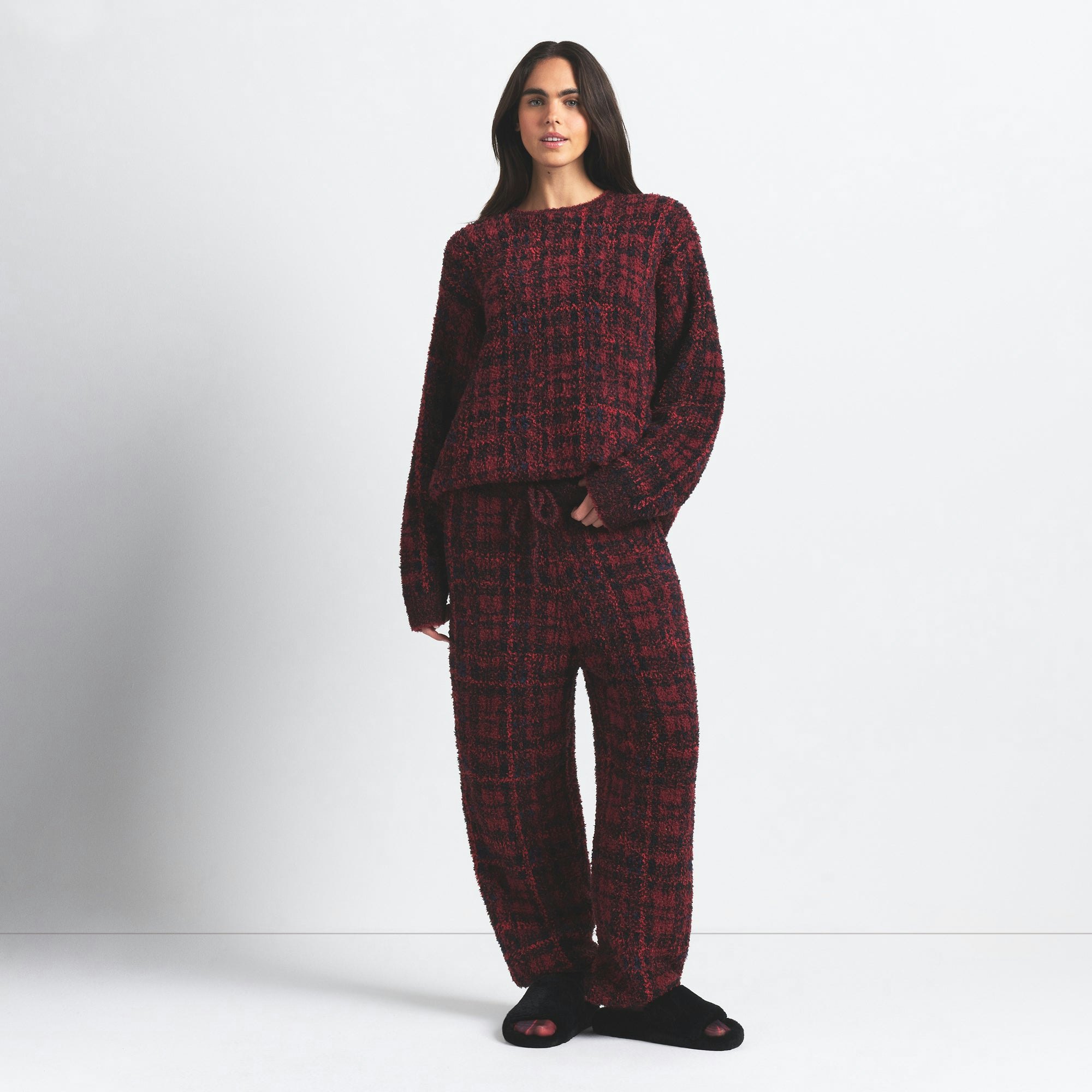 COZY OVERSIZED CREWNECK PULLOVER | MERLOT NAVY PLAID ON A MODEL FRONT VIEW @ | FOCUS: 0.0, 1.0, 0.9