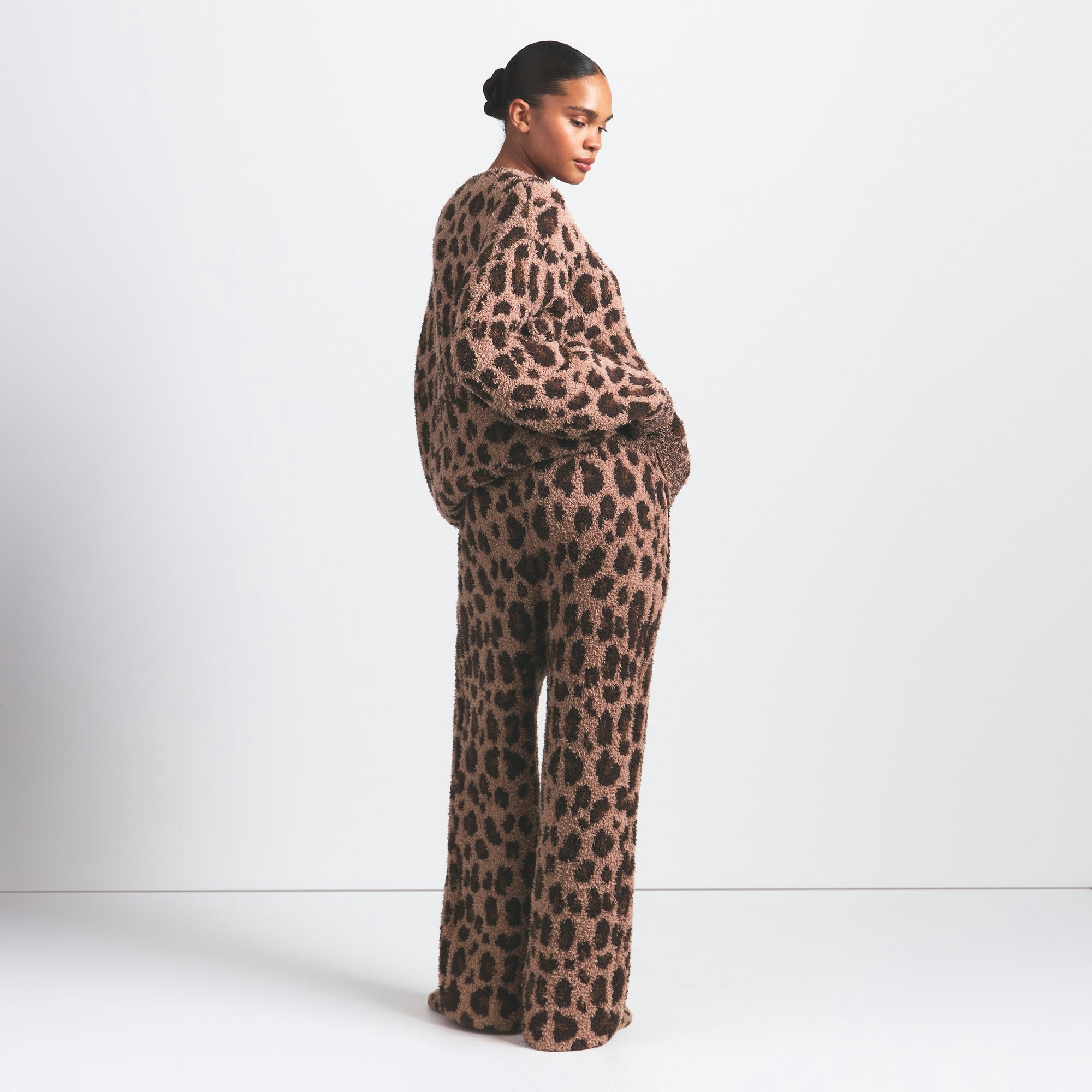 COZY OVERSIZED CREWNECK PULLOVER | SIENNA LEOPARD PRINT ON A MODEL FRONT VIEW @ | FOCUS: 0.0, 1.0, 0.9