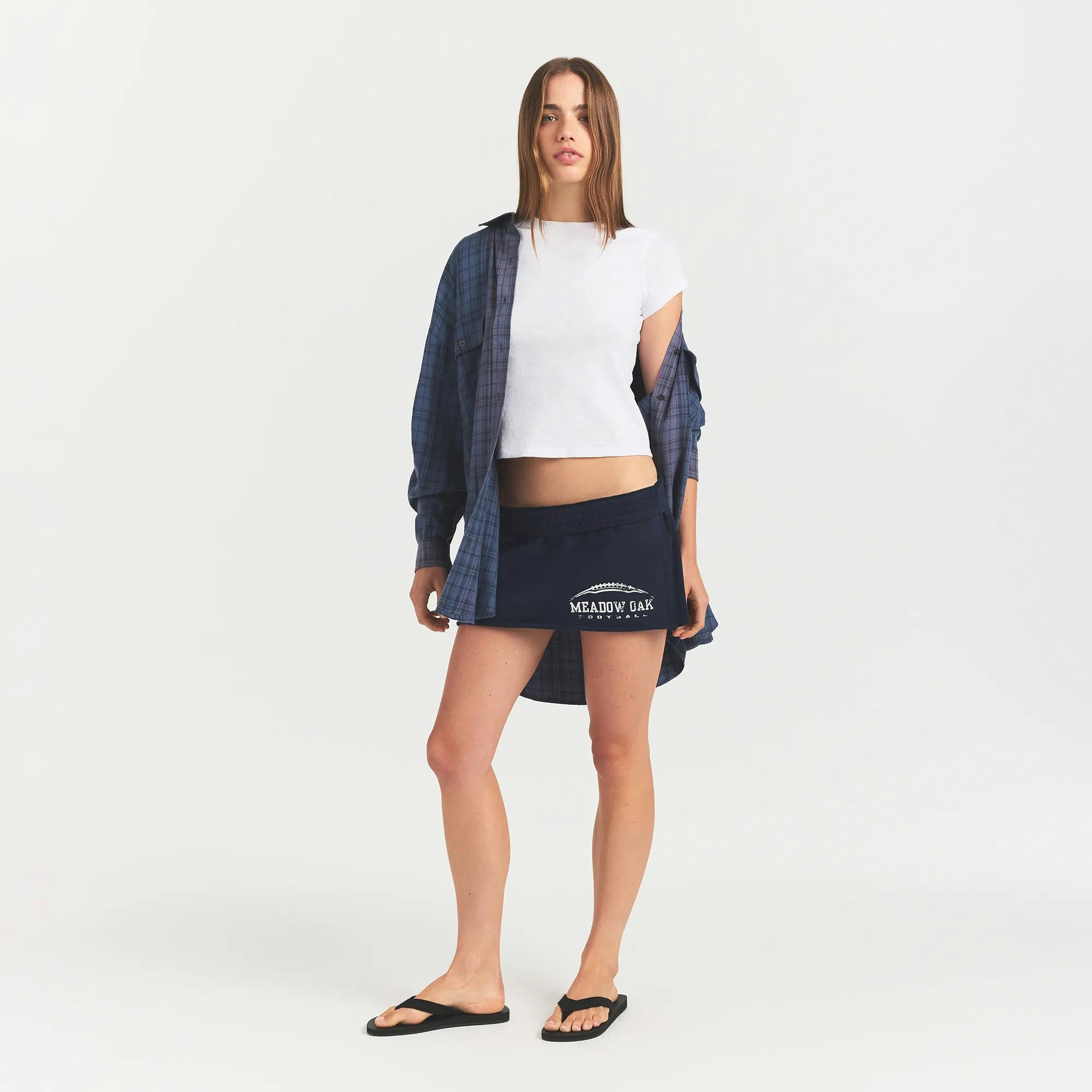 WASHED FLANNEL OVERSIZED SHIRT | GRAPHITE PLAID ON A MODEL FRONT VIEW @ | FOCUS: 0.0, 1.0, 0.9 