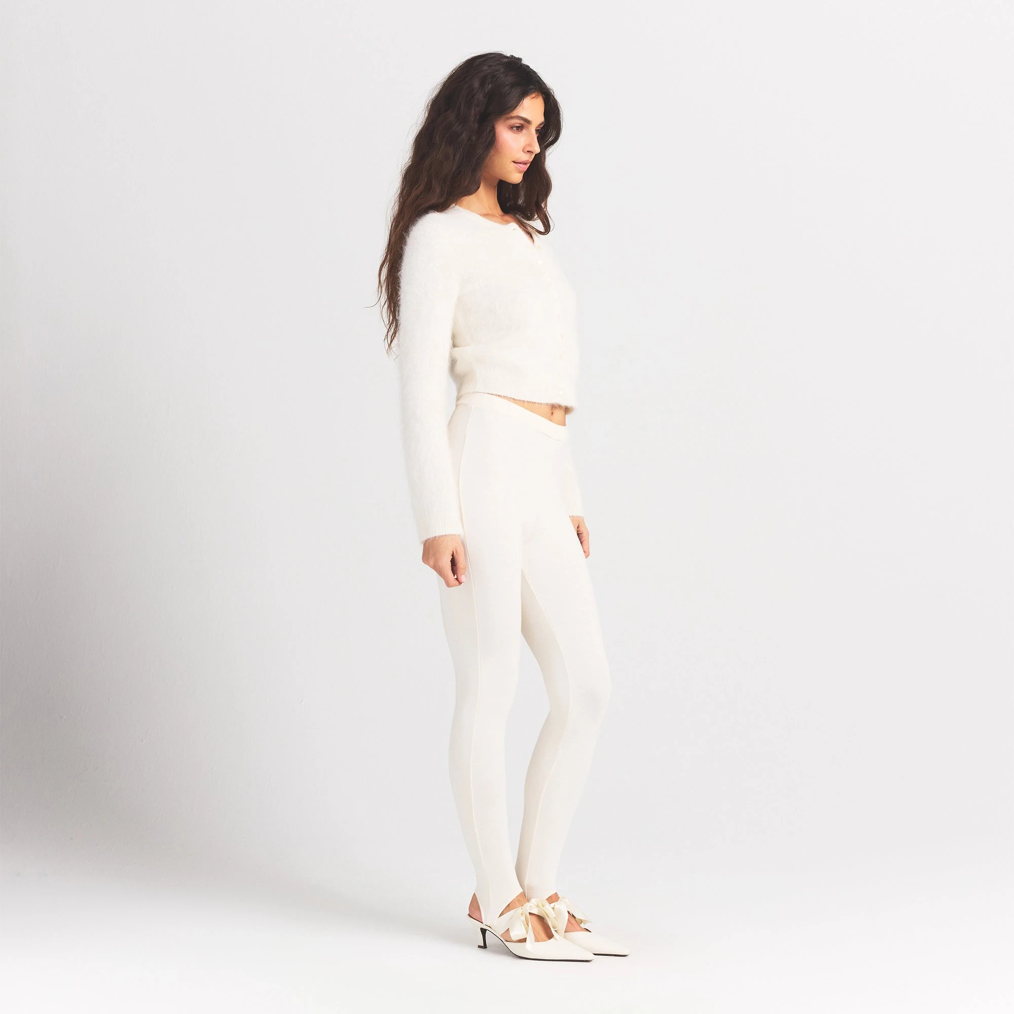 BRUSHED ALPACA LONG SLEEVE CARDIGAN | EGRET ON A MODEL SIDE VIEW @ | FOCUS: 0.0, 1.0, 0.9