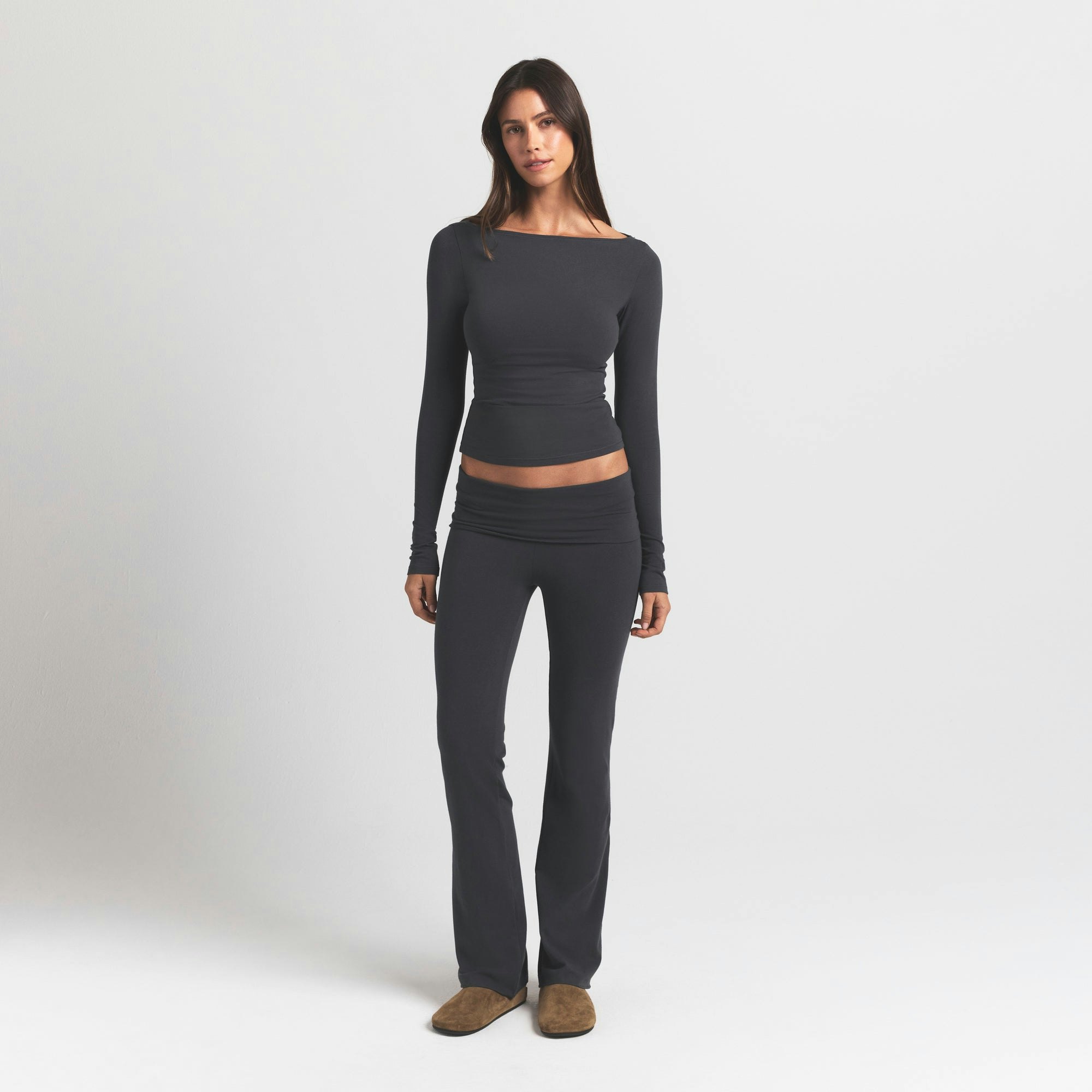 COTTON JERSEY LONG SLEEVE BOATNECK TOP | ASH ON A MODEL FRONT VIEW @ | FOCUS: 0.9, 0.1, 0.7