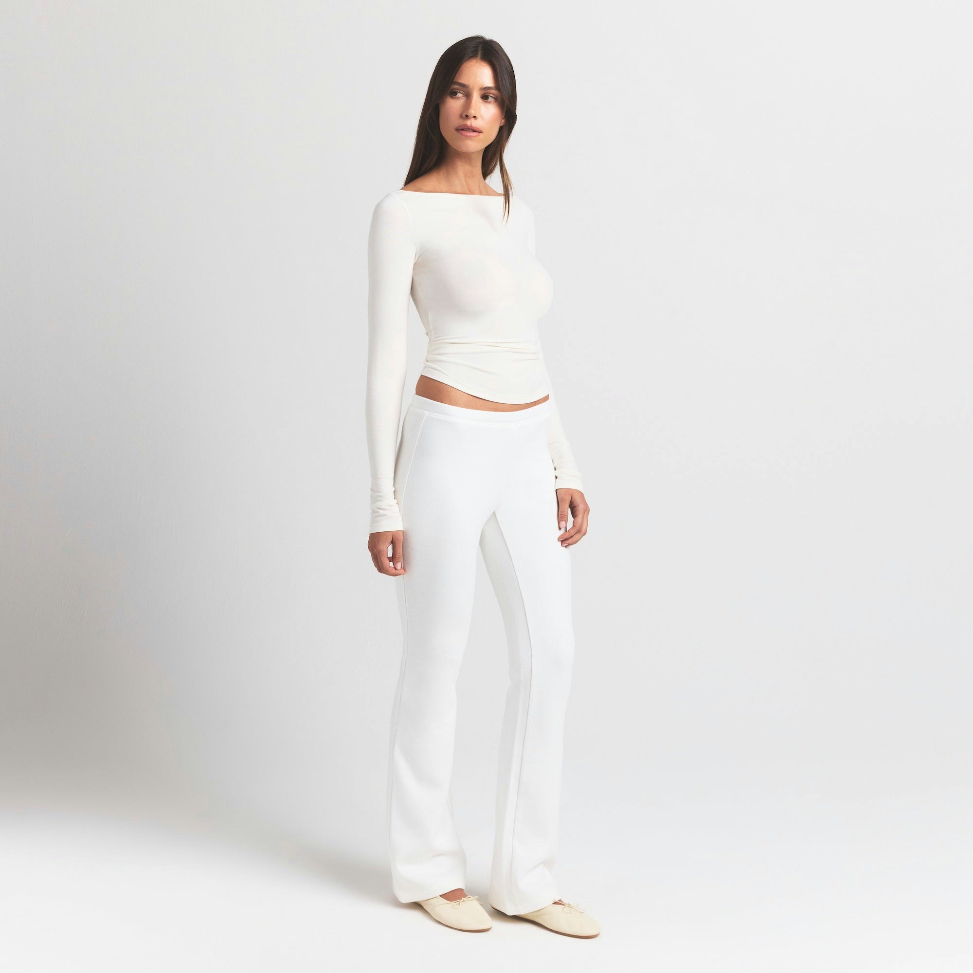 COTTON JERSEY LONG SLEEVE BOATNECK TOP | MARBLE ON A MODEL SIDE VIEW @ | FOCUS: 0.9, 0.1, 0.7