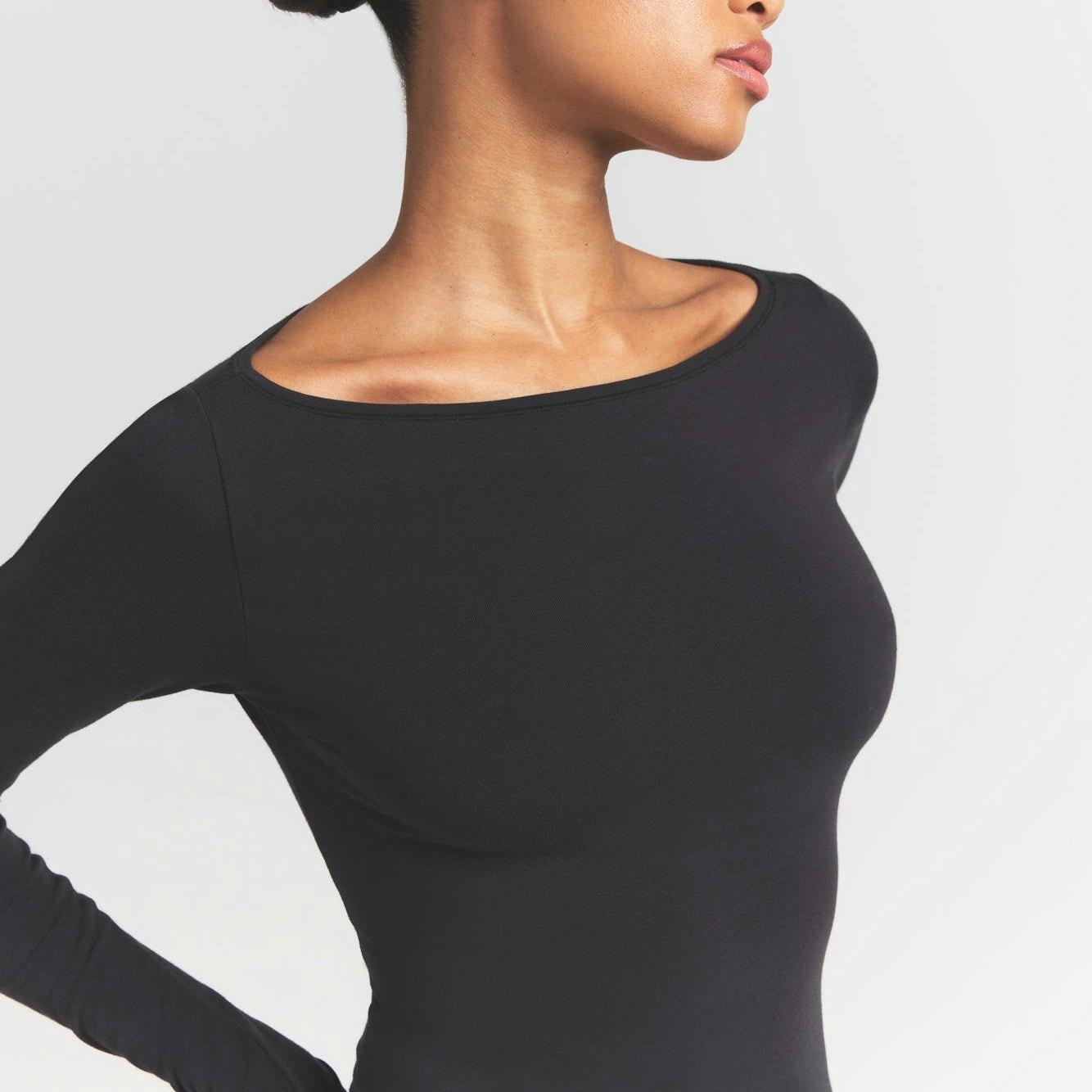 COTTON JERSEY LONG SLEEVE BOATNECK TOP | SOOT ON A MODEL SIDE VIEW @ | FOCUS: 0.9, 0.1, 0.7