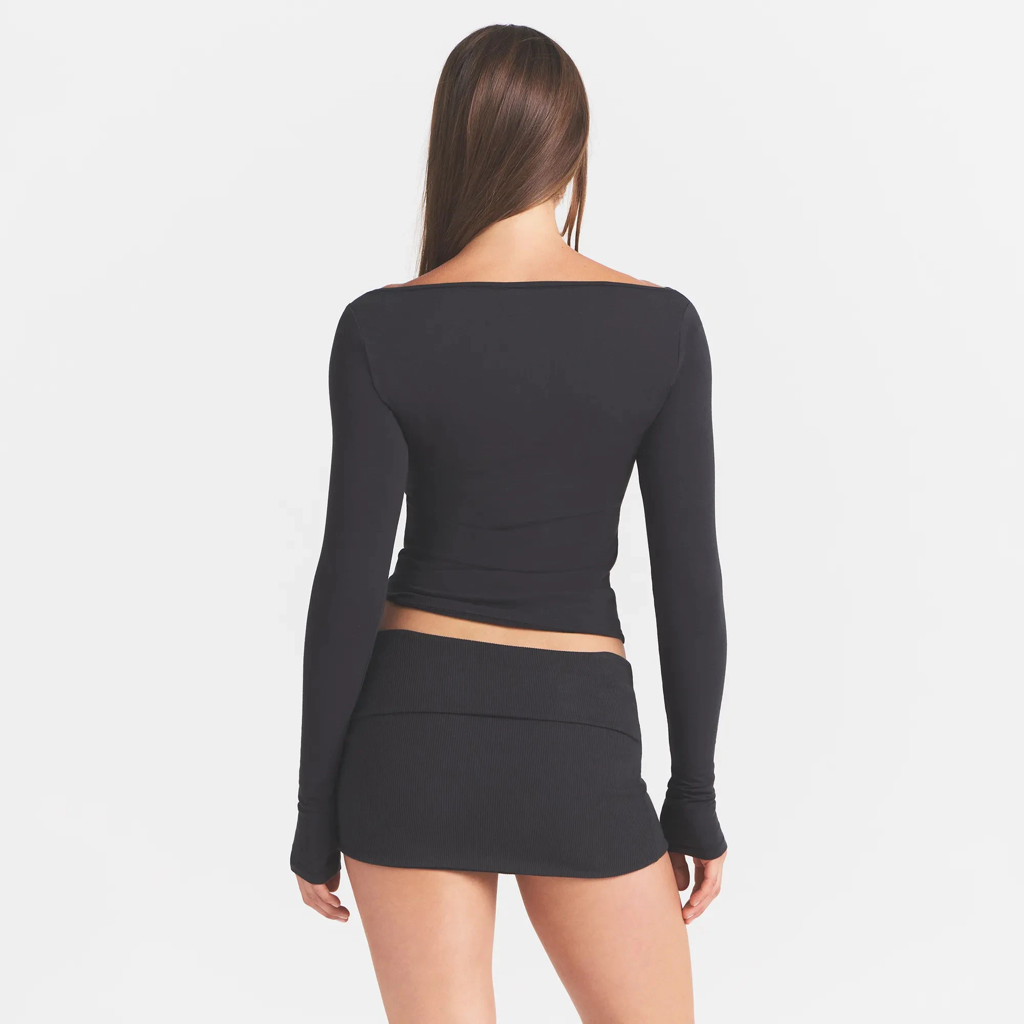 COTTON JERSEY LONG SLEEVE BOATNECK TOP | SOOT ON A MODEL BACK VIEW @ | FOCUS: 0.0, 1.0, 0.9