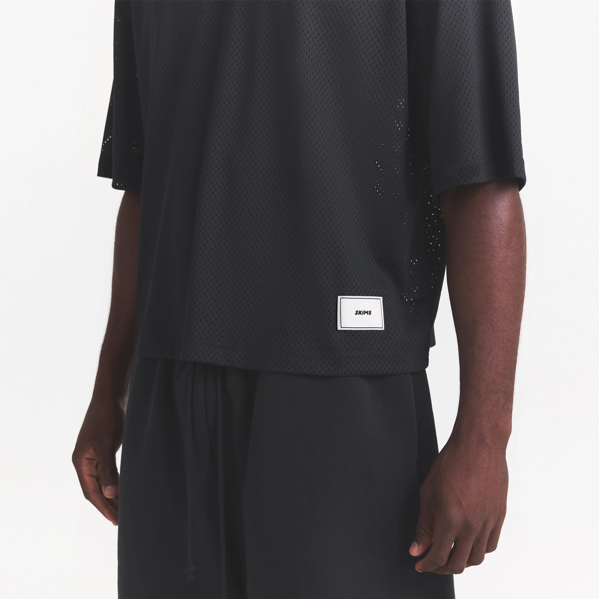 MESH APPAREL MENS CROPPED JERSEY | ONYX ON A MODEL SIDE VIEW @ | FOCUS: 0.0, 1.0, 0.9