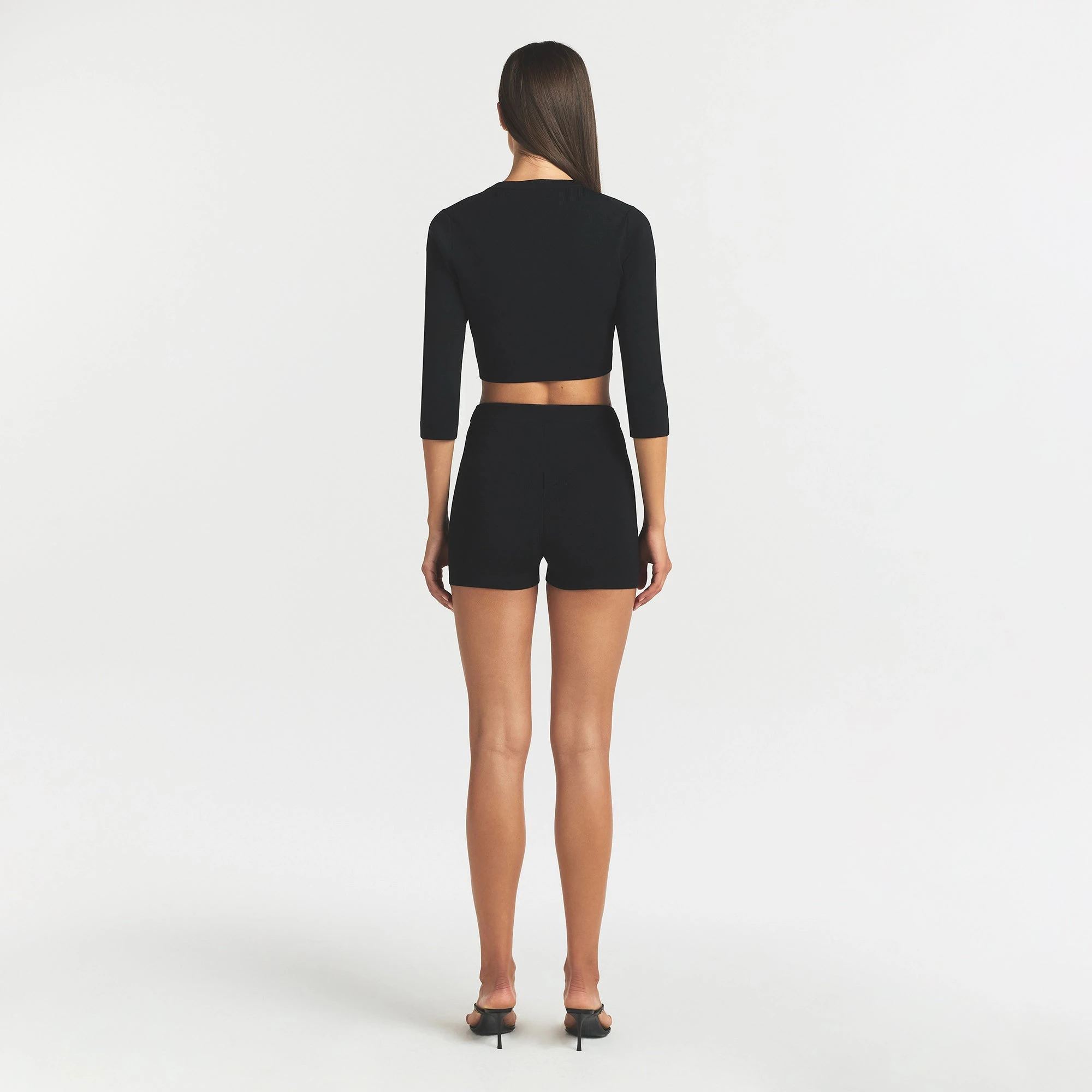 REFINED KNIT CROPPED CARDIGAN | OBSIDIAN ON A MODEL FRONT VIEW @ | FOCUS: 0.0, 1.0, 0.9