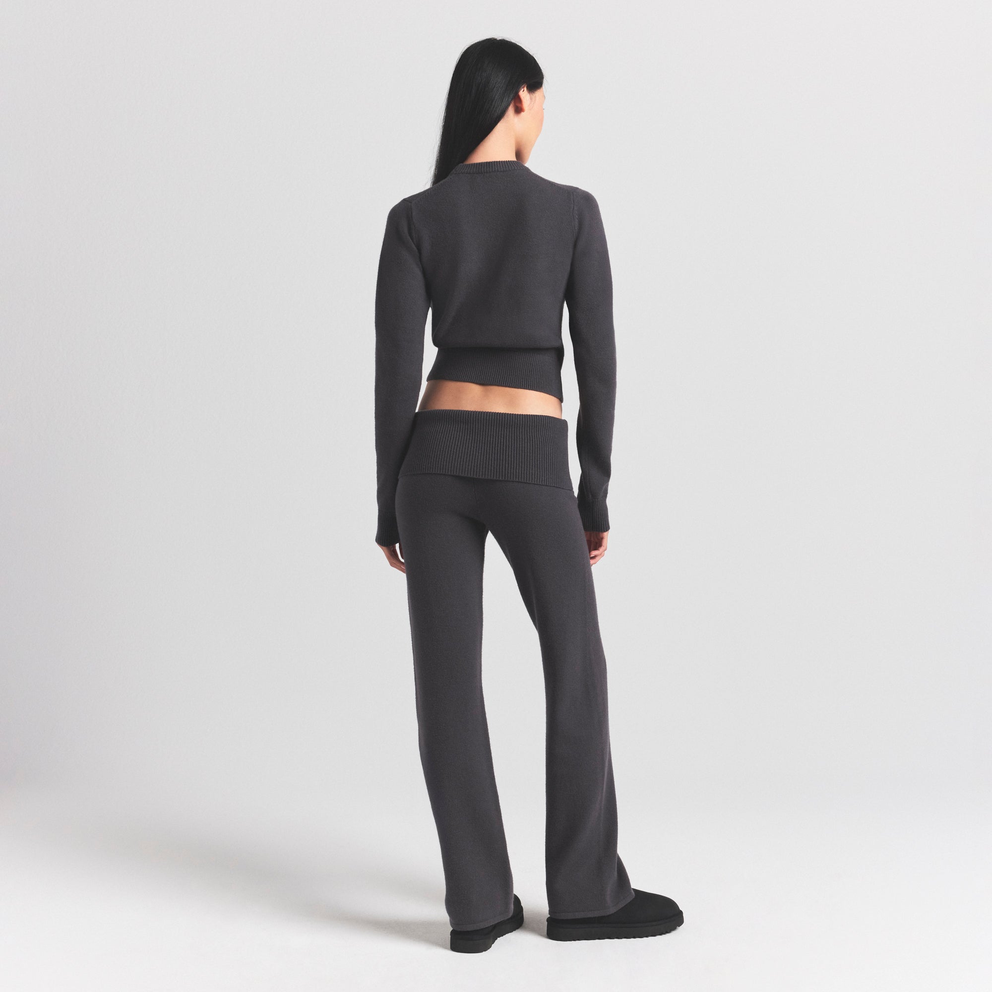 SWEATER KNITS LONG SLEEVE FITTED CREW NECK | ASH ON A MODEL SIDE VIEW @ | FOCUS: 0.0, 1.0, 0.9