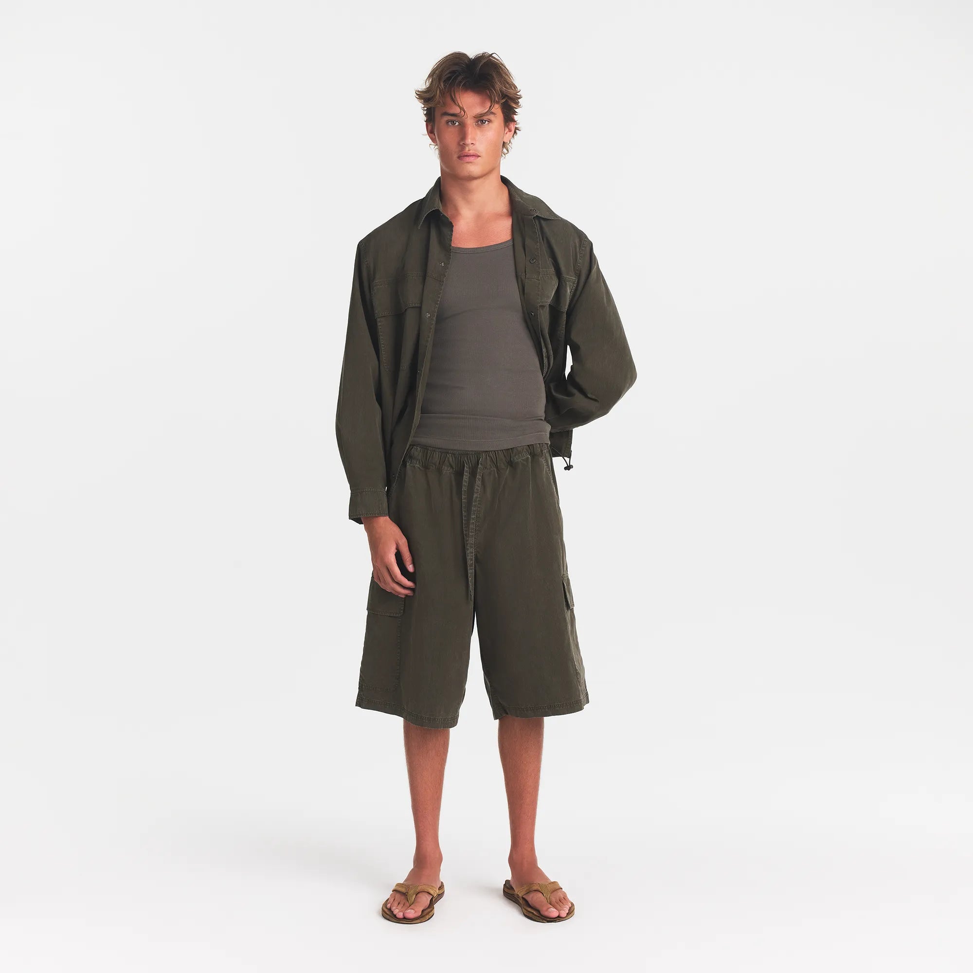 WOVEN MENS RELAXED SHIRT | JUNGLE ON A MODEL FRONT VIEW @ | FOCUS: 0.0, 1.0, 0.9