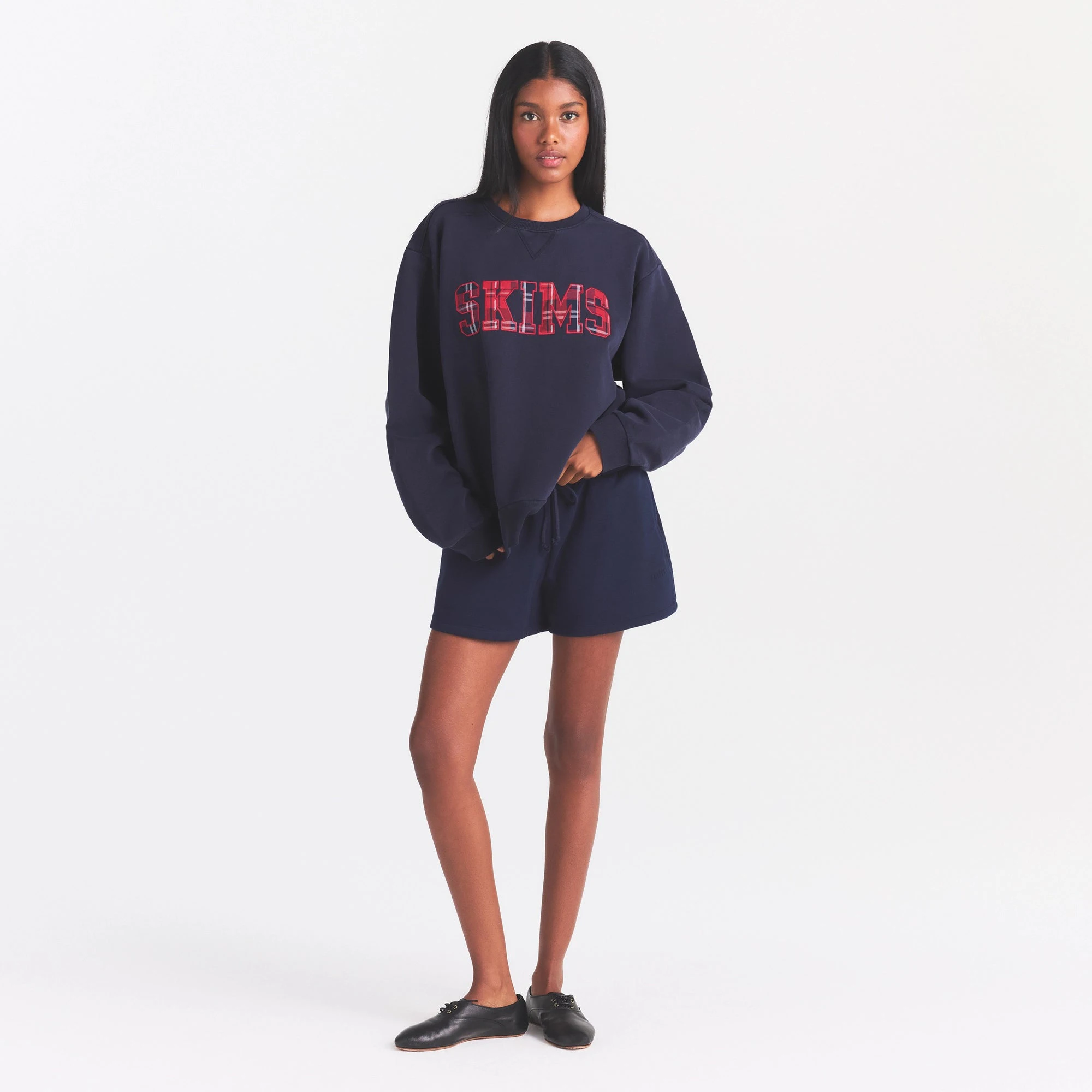 BOYFRIEND FLEECE OVERSIZED CREWNECK | BLUE BLACK SKIMS PLAID ON A MODEL | FOCUS: 0.0, 1.0, 0.9