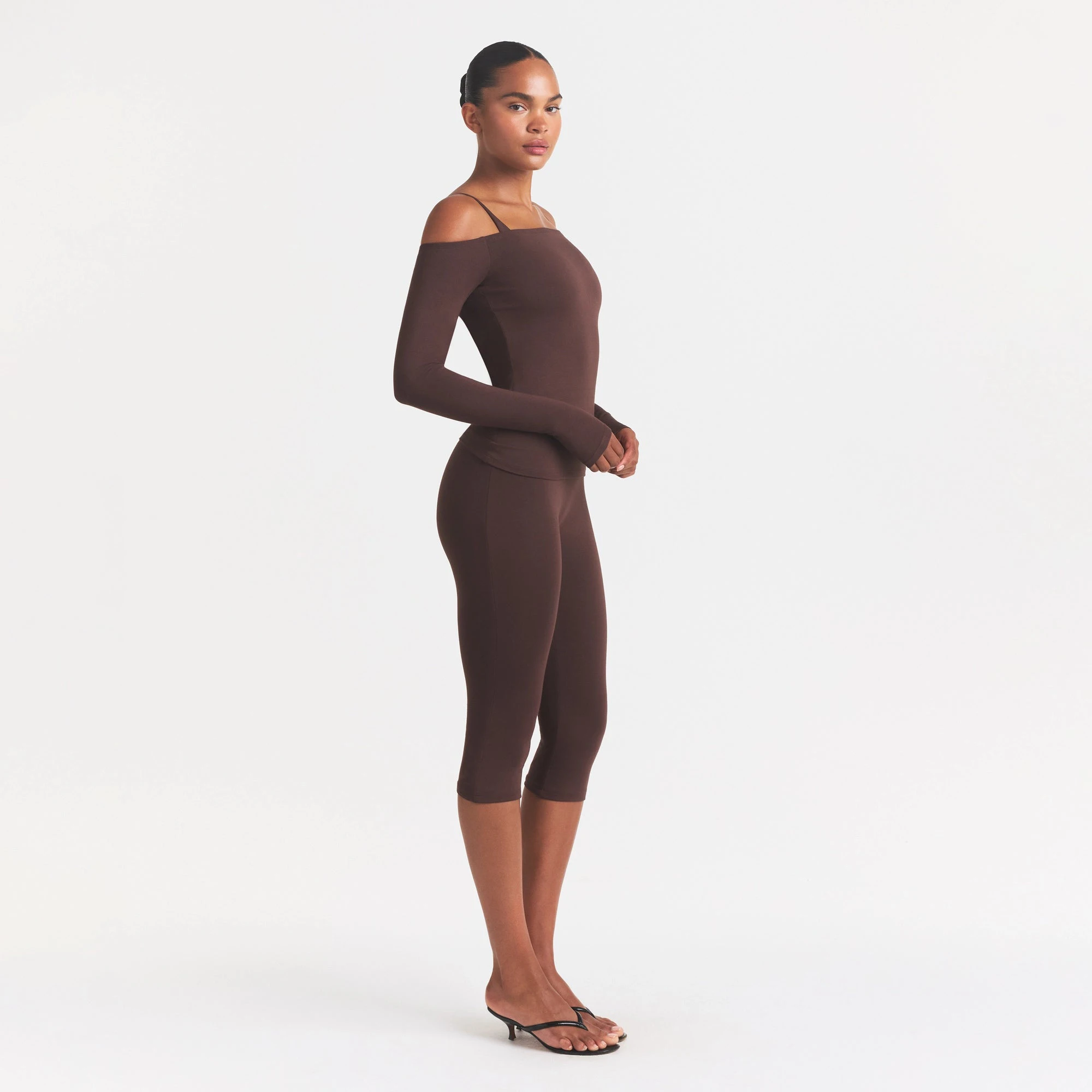 SMOOTH LAYERS OFF THE SHOULDER TOP | COCOA ON A MODEL FRONT VIEW @ | FOCUS: 0.0, 1.0, 0.9