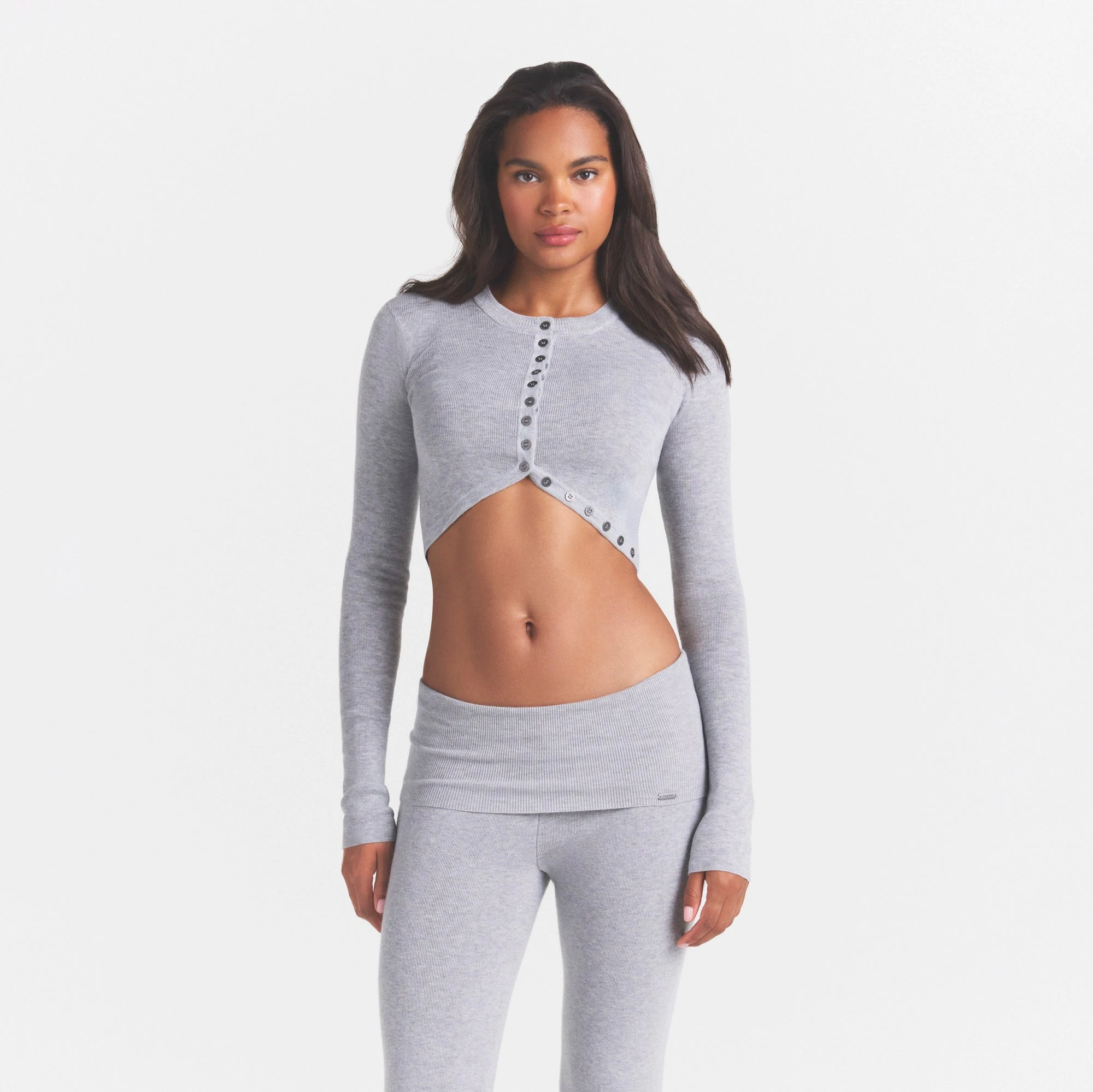 ESSENTIAL SWEATERS ROUNDED CROPPED CARDIGAN | MID HEATHER GREY & LAYS FLAT ON A WHITE BACKGROUND | FLT