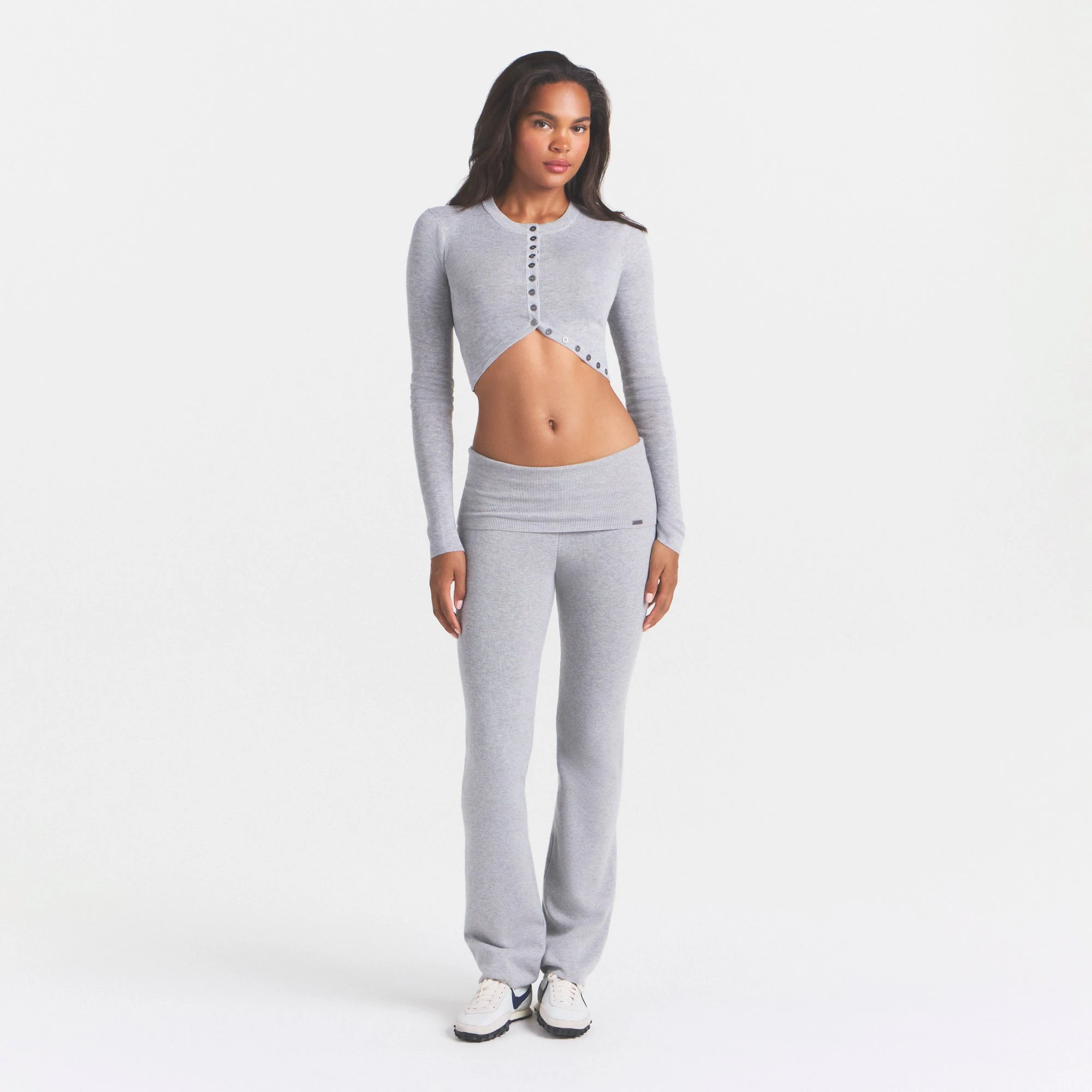 ESSENTIAL SWEATERS ROUNDED CROPPED CARDIGAN | MID HEATHER GREY & LAYS FLAT ON A WHITE BACKGROUND | FLT @ | FOCUS: 0.0, 1.0, 0.9