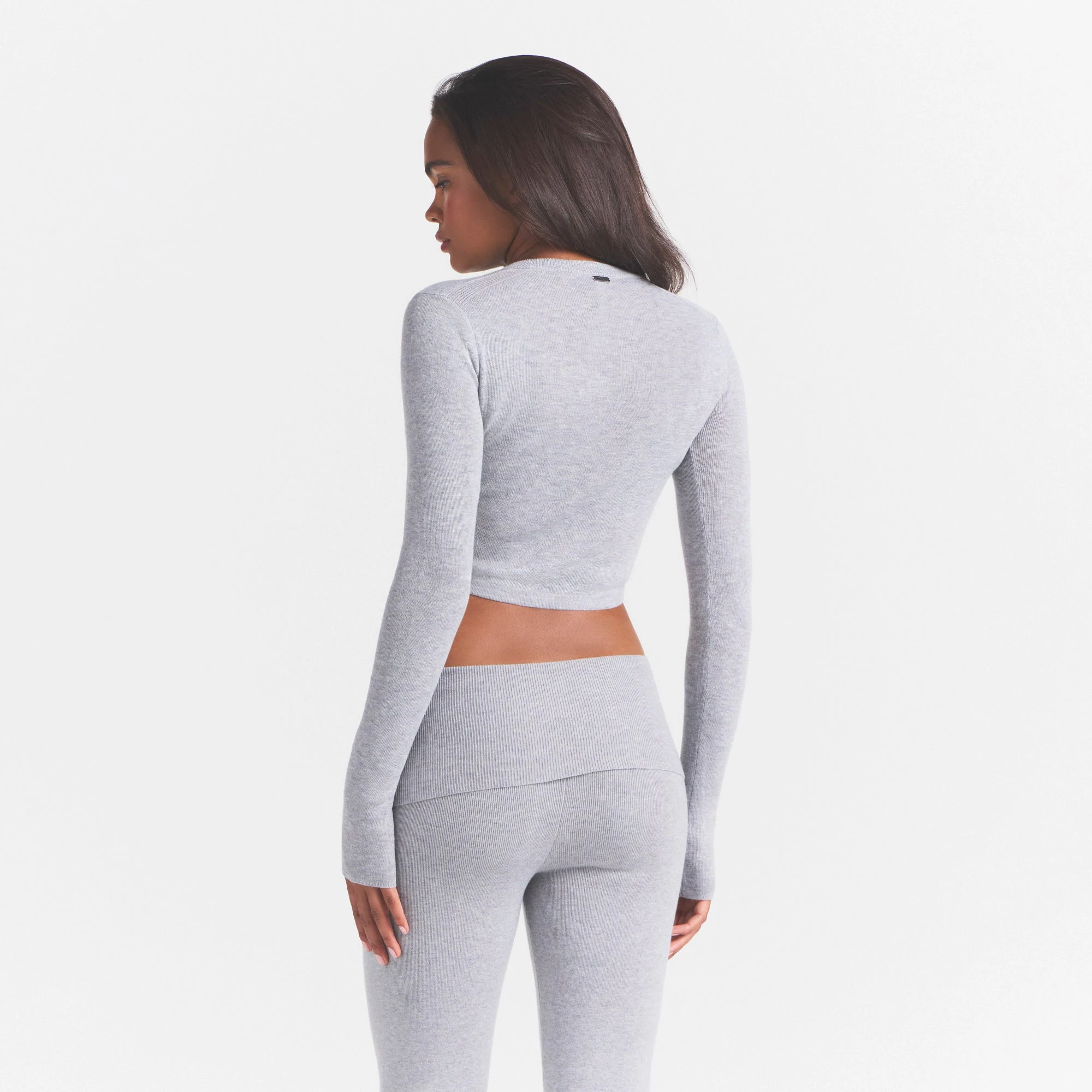 ESSENTIAL SWEATERS ROUNDED CROPPED CARDIGAN | MID HEATHER GREY & LAYS FLAT ON A WHITE BACKGROUND | FLT