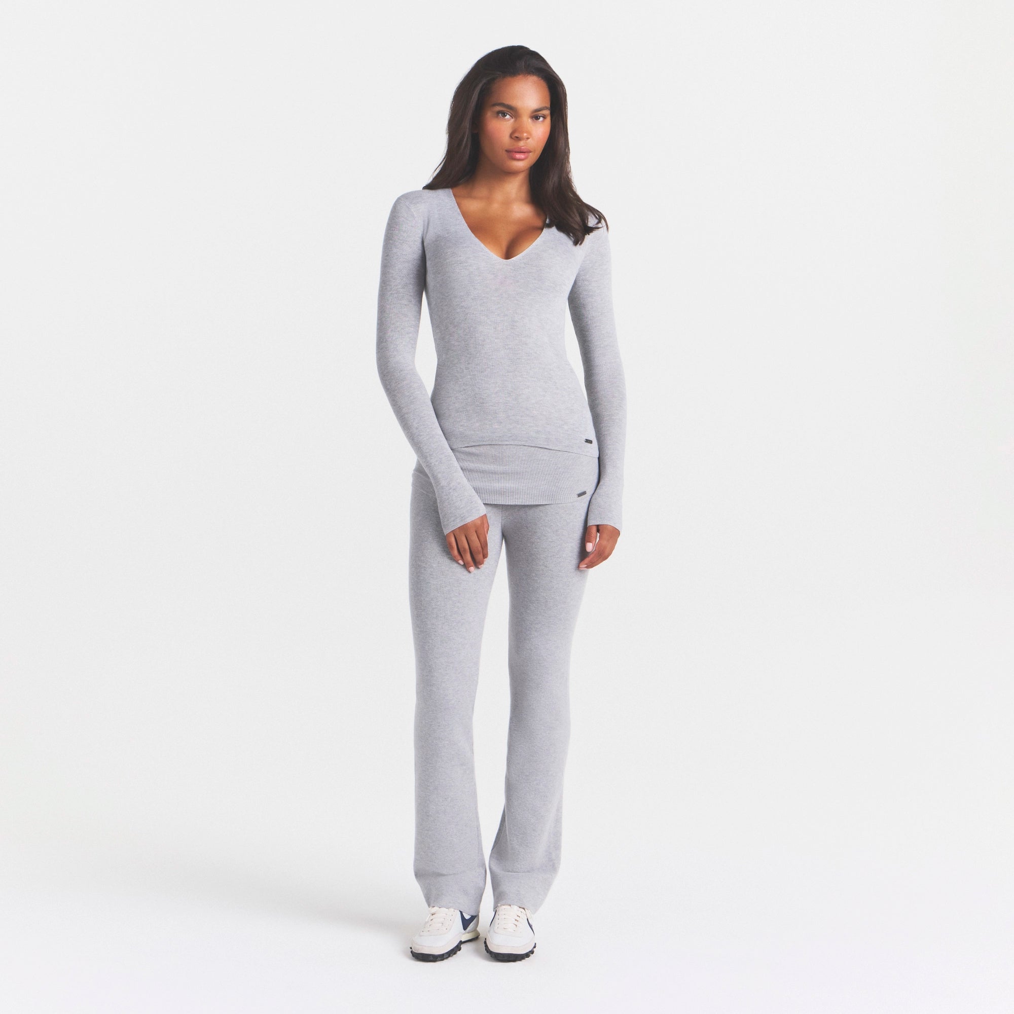 ESSENTIAL SWEATERS LONG SLEEVE V NECK  | MID HEATHER GREY ON MODEL FRONT VIEW | FOCUS: 0.0, 1.0, 0.9