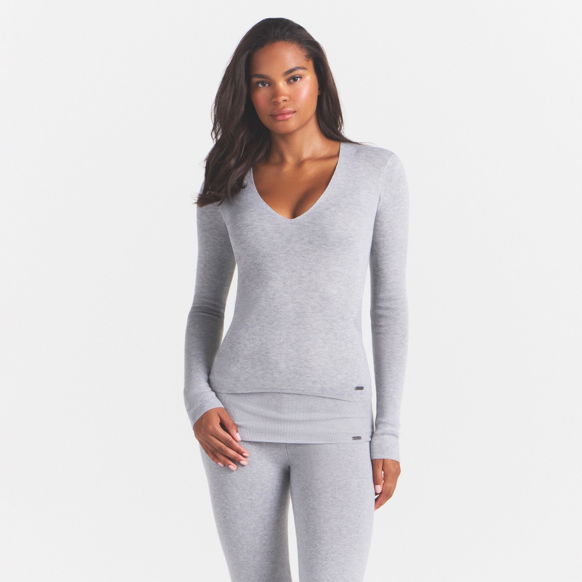 ESSENTIAL SWEATERS LONG SLEEVE V NECK  | MID HEATHER GREY ON MODEL FRONT VIEW | FOCUS: 0.0, 1.0, 0.9