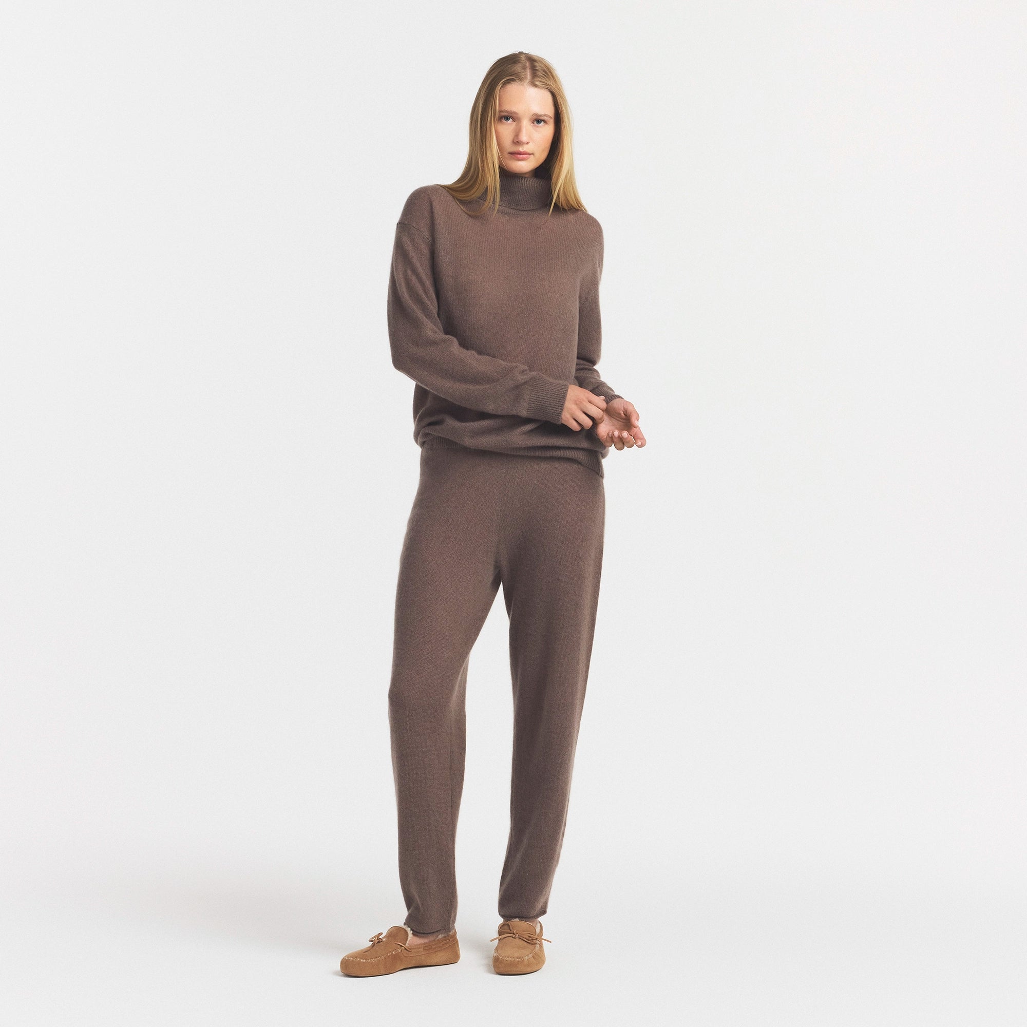 AIRY CASHMERE TURTLENECK | AMETHYST & LAYS FLAT ON A WHITE BACKGROUND | FLT @ | FOCUS: 0.0, 1.0, 0.9