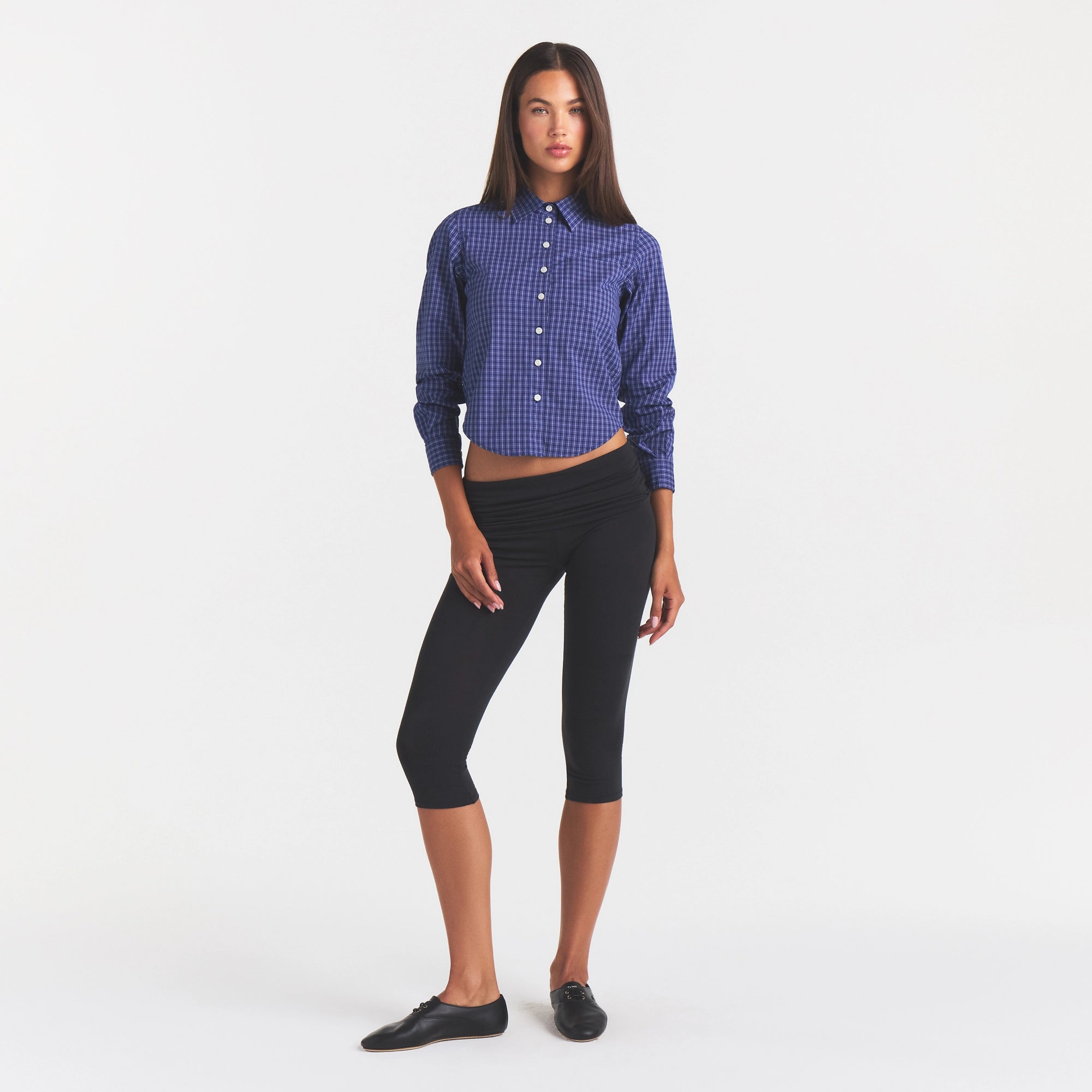 COTTON POPLIN SHRUNKEN BUTTON UP SHIRT | NAVY CHECK ON A MODEL | FOCUS: 0.0, 1.0, 0.9