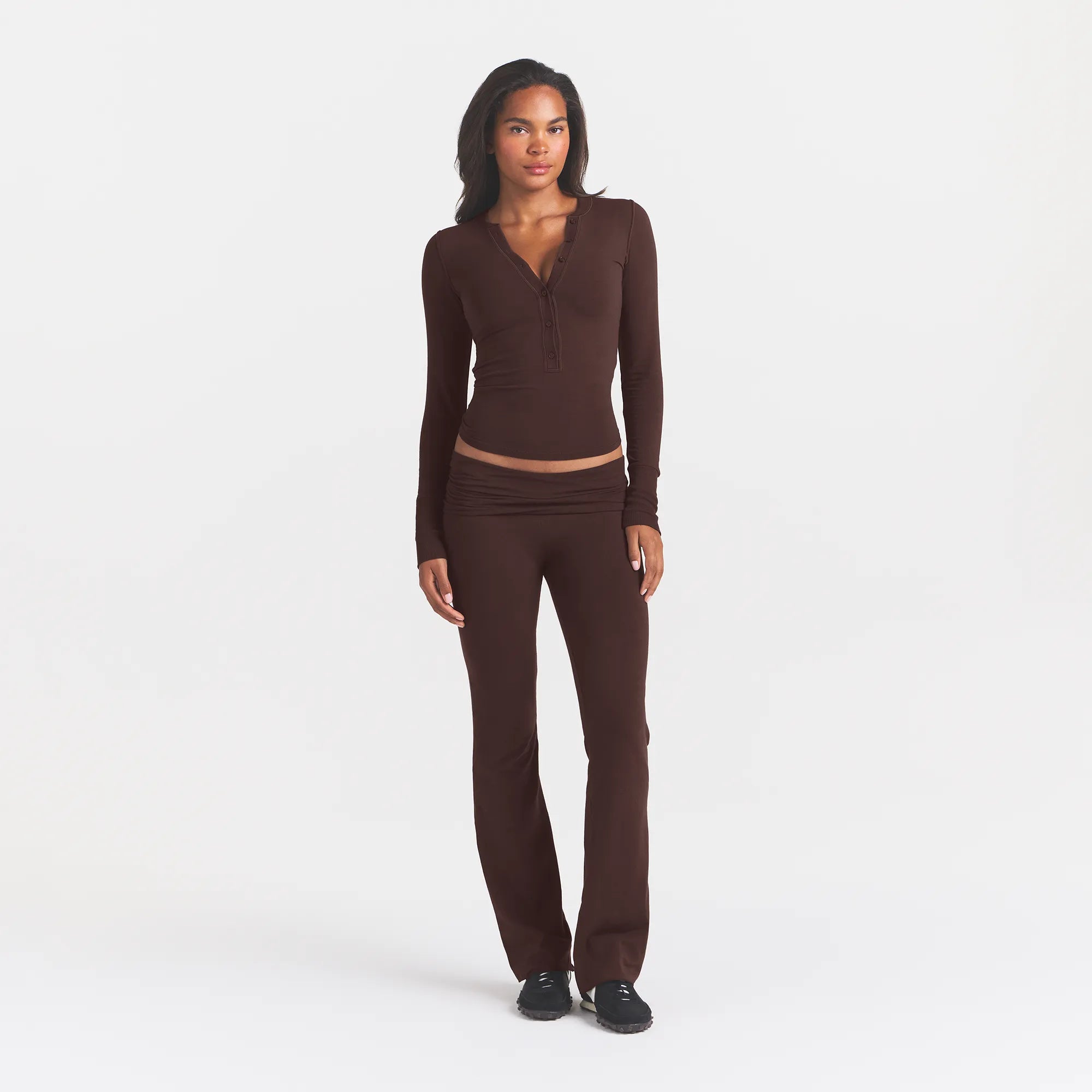 COTTON JERSEY HENLEY LONG SLEEVE | ESPRESSO ON A MODEL FRONT VIEW @ | FOCUS: 0.0, 1.0, 0.9