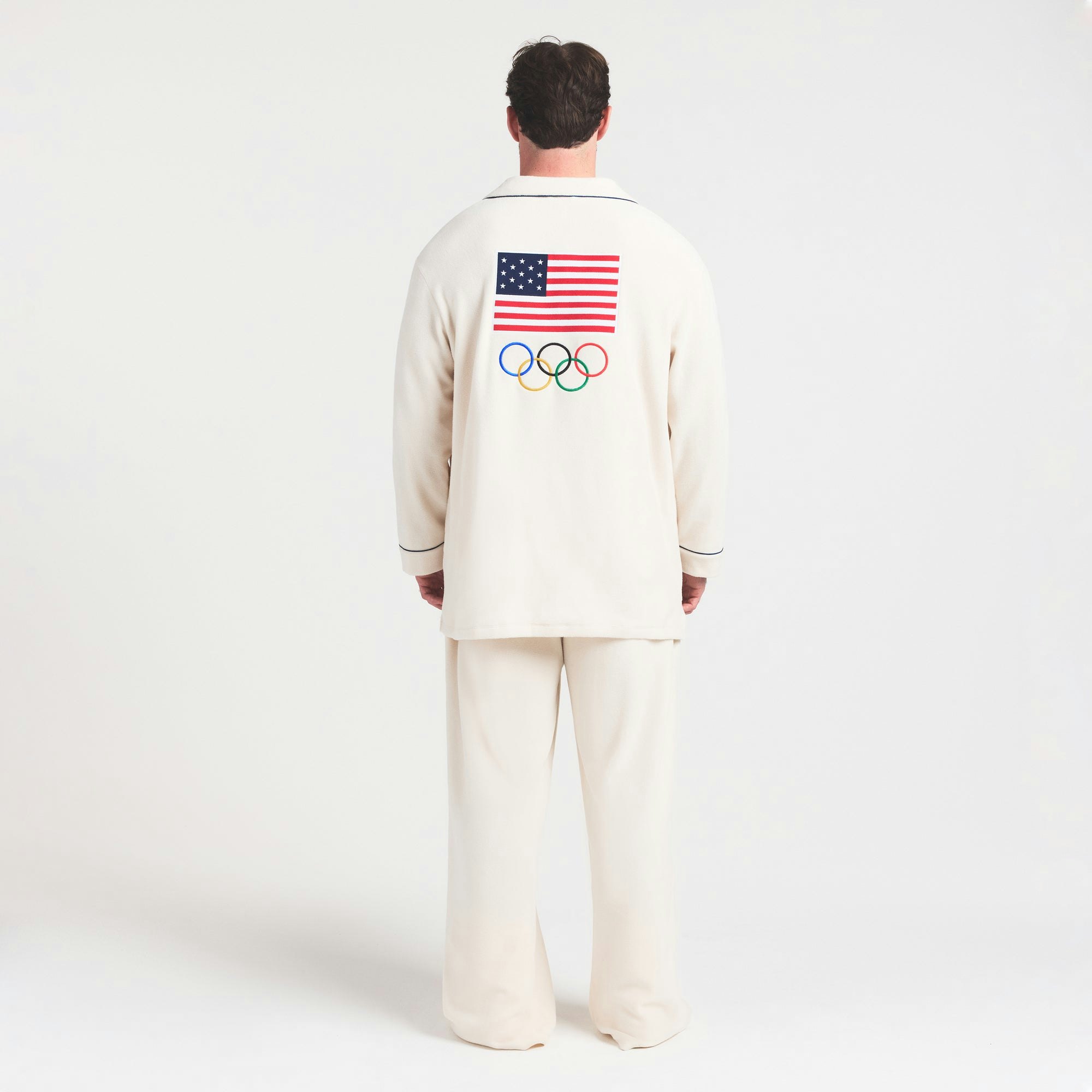 SKIMS FOR TEAM USA UNISEX FLEECE OLYMPIC OVERSIZED SLEEP TOP | ECRU ON A MODEL FRONT VIEW @ | FOCUS: 0.0, 1.0, 0.9