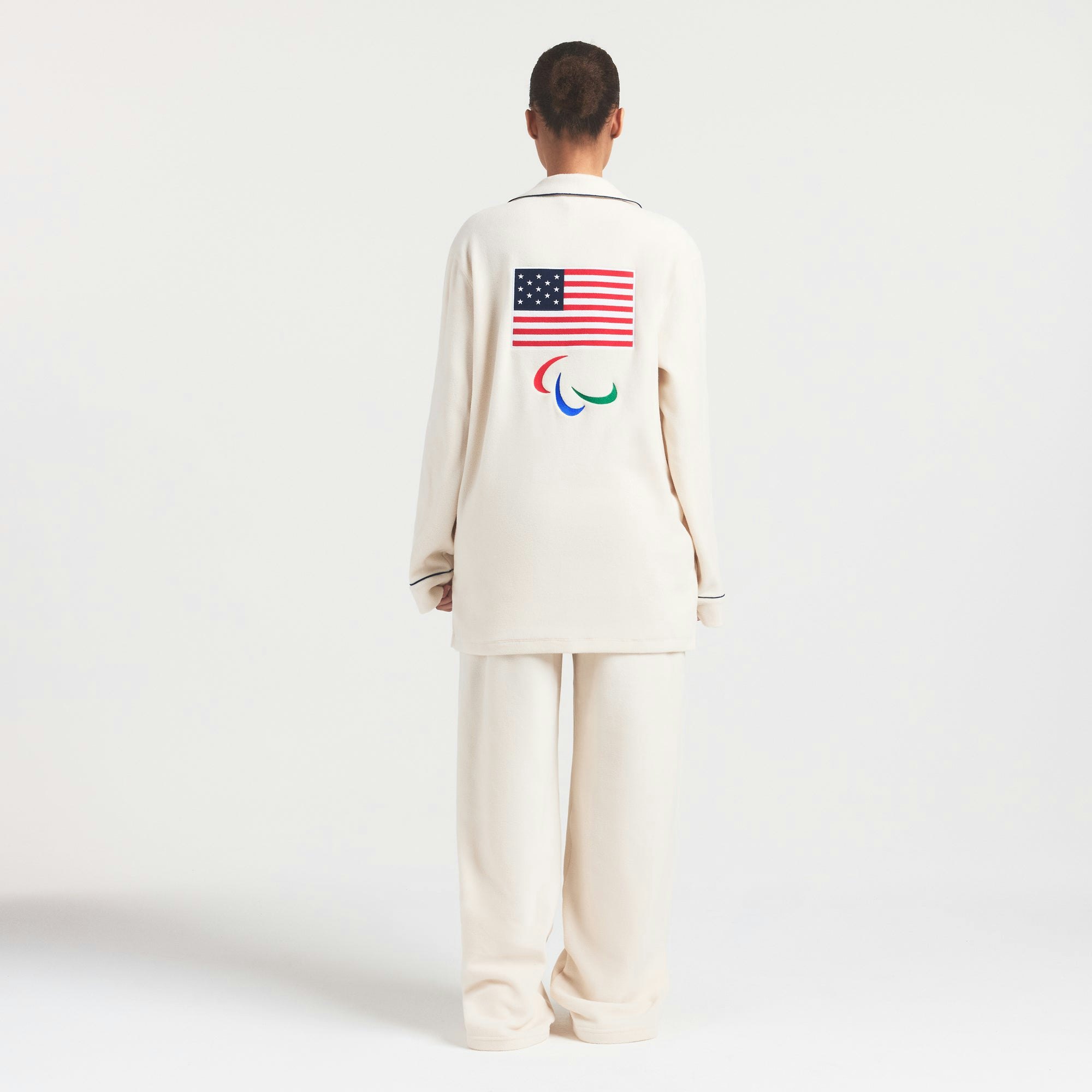 SKIMS FOR TEAM USA UNISEX FLEECE PARALYMPIC OVERSIZED SLEEP TOP | ECRU ON A MODEL FRONT VIEW @ | FOCUS: 0.0, 1.0, 0.9