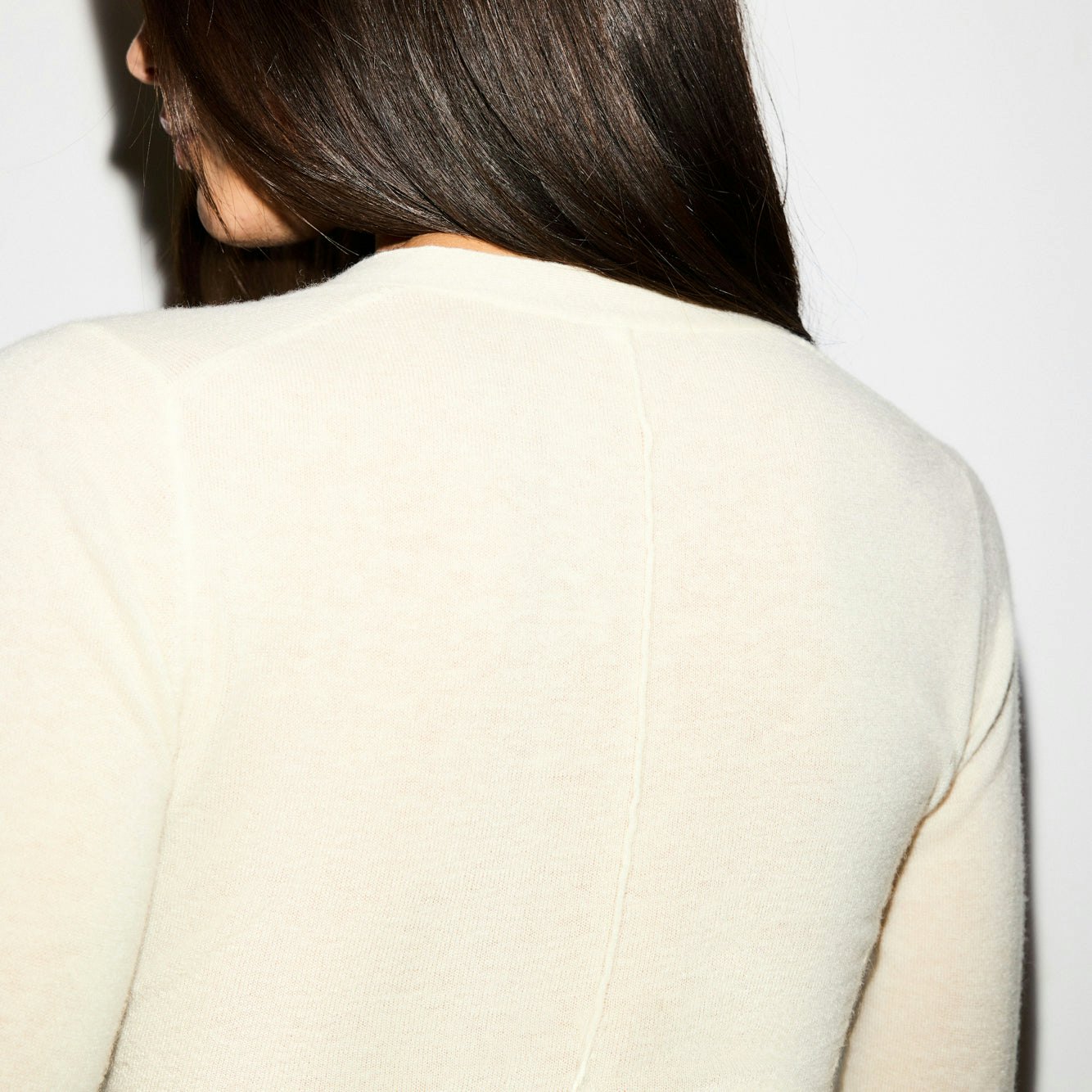 FEATHERWEIGHT CASHMERE CARDIGAN | EGRET ON A MODEL SIDE VIEW @ | FOCUS: 0.0, 1.0, 0.9