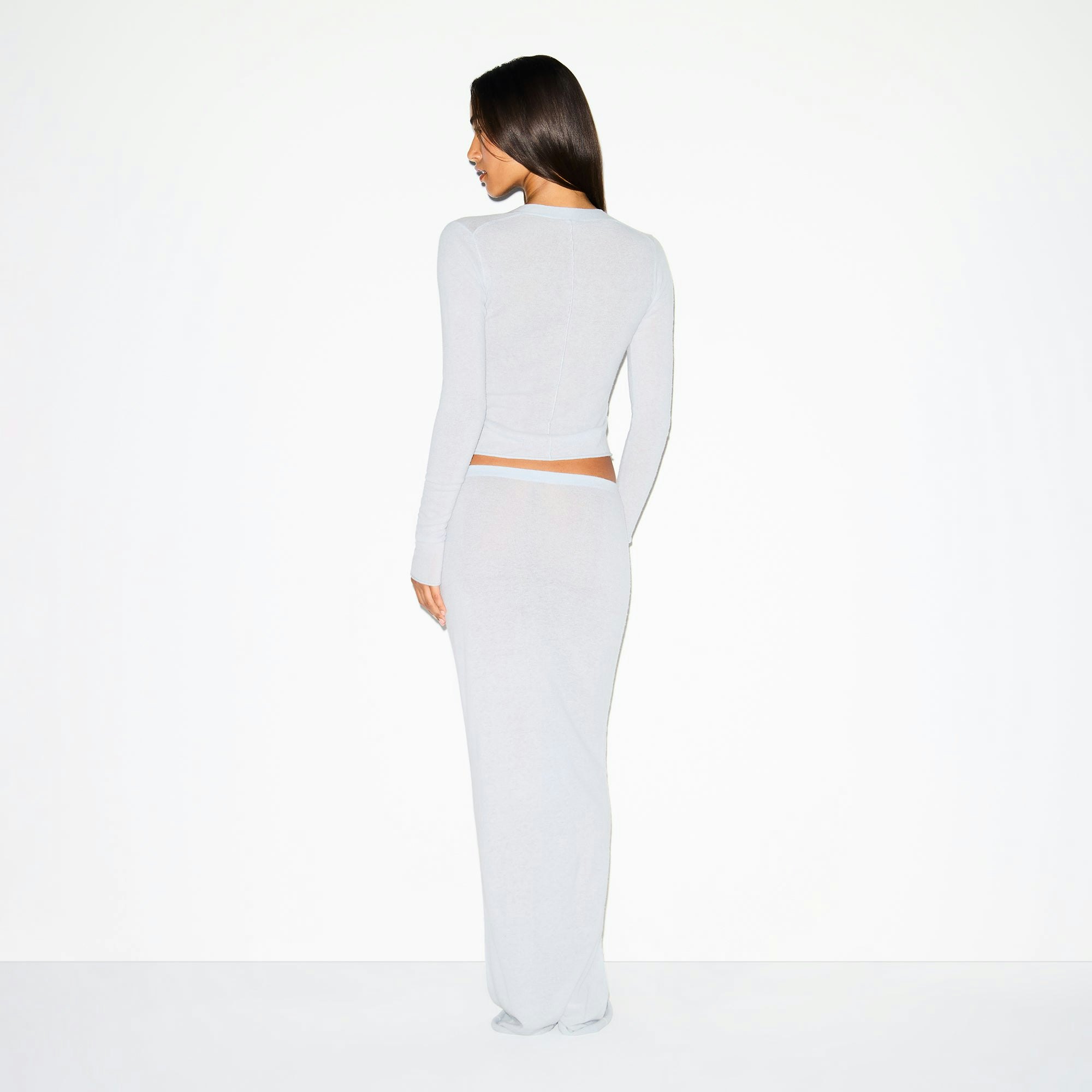 FEATHERWEIGHT CASHMERE CARDIGAN | PEARL ON A MODEL BACK VIEW @ | FOCUS: 0.0, 1.0, 0.9