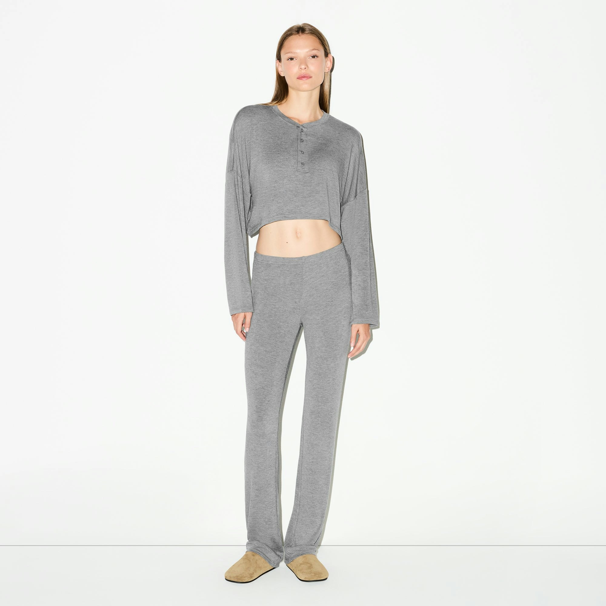 LIGHTWEIGHT MODAL CROPPED HENLEY | DARK HEATHER GREY ON A MODEL FRONT VIEW @ | FOCUS: 0.0, 1.0, 0.9