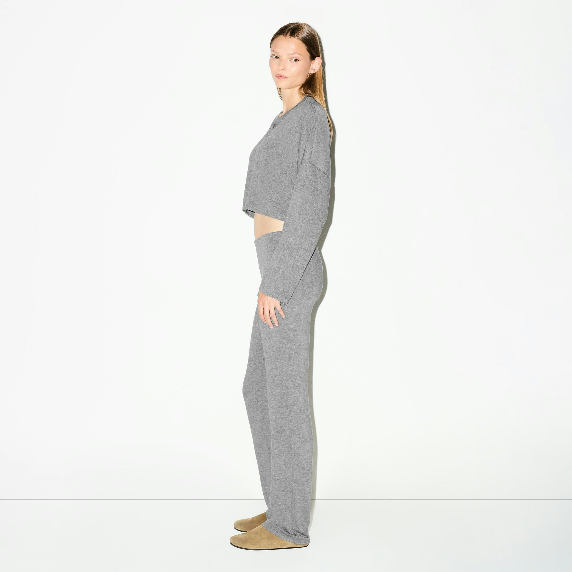 LIGHTWEIGHT MODAL CROPPED HENLEY | DARK HEATHER GREY ON A MODEL FRONT VIEW @ | FOCUS: 0.0, 1.0, 0.9