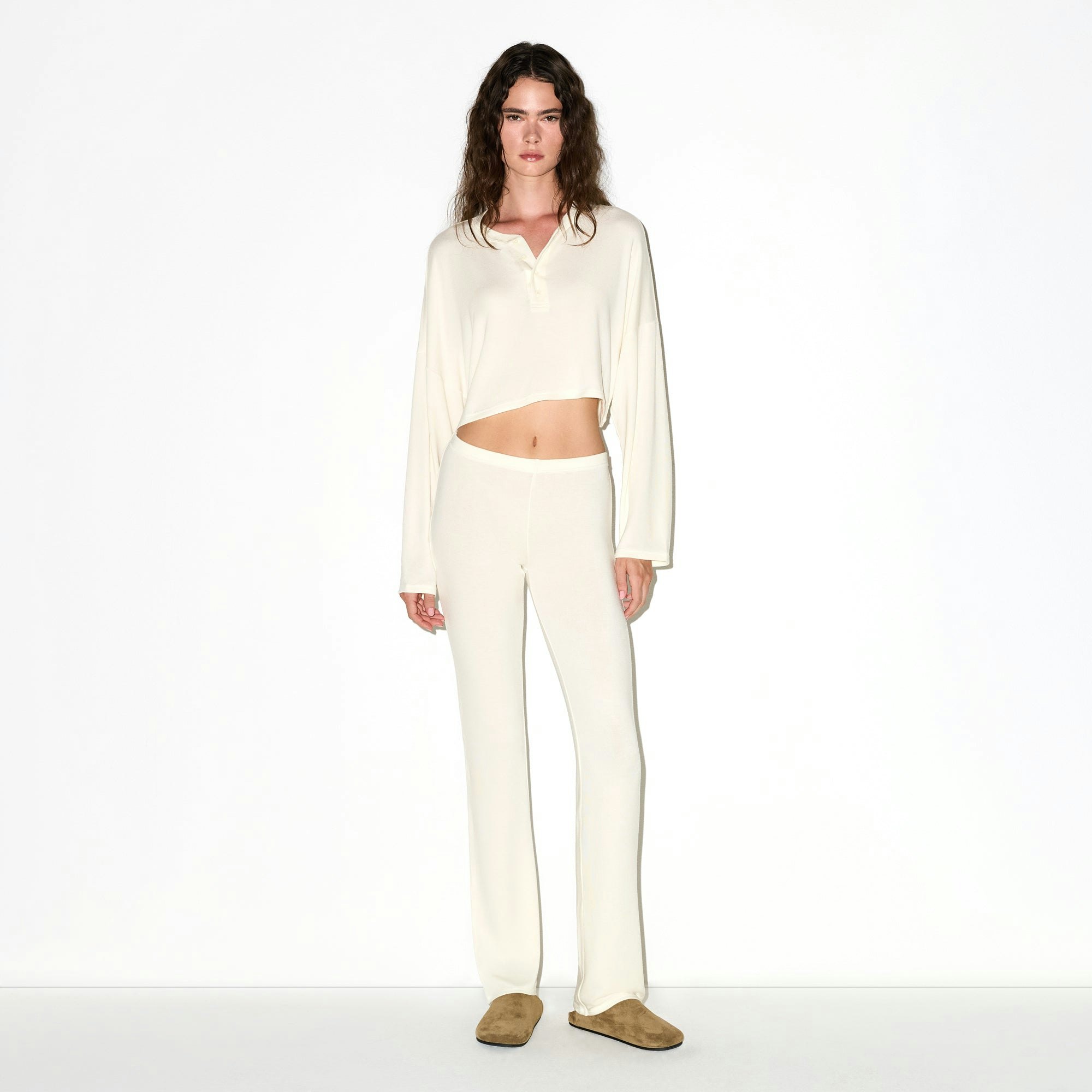 LIGHTWEIGHT MODAL CROPPED HENLEY | ECRU ON A MODEL FRONT VIEW @ | FOCUS: 0.0, 1.0, 0.9