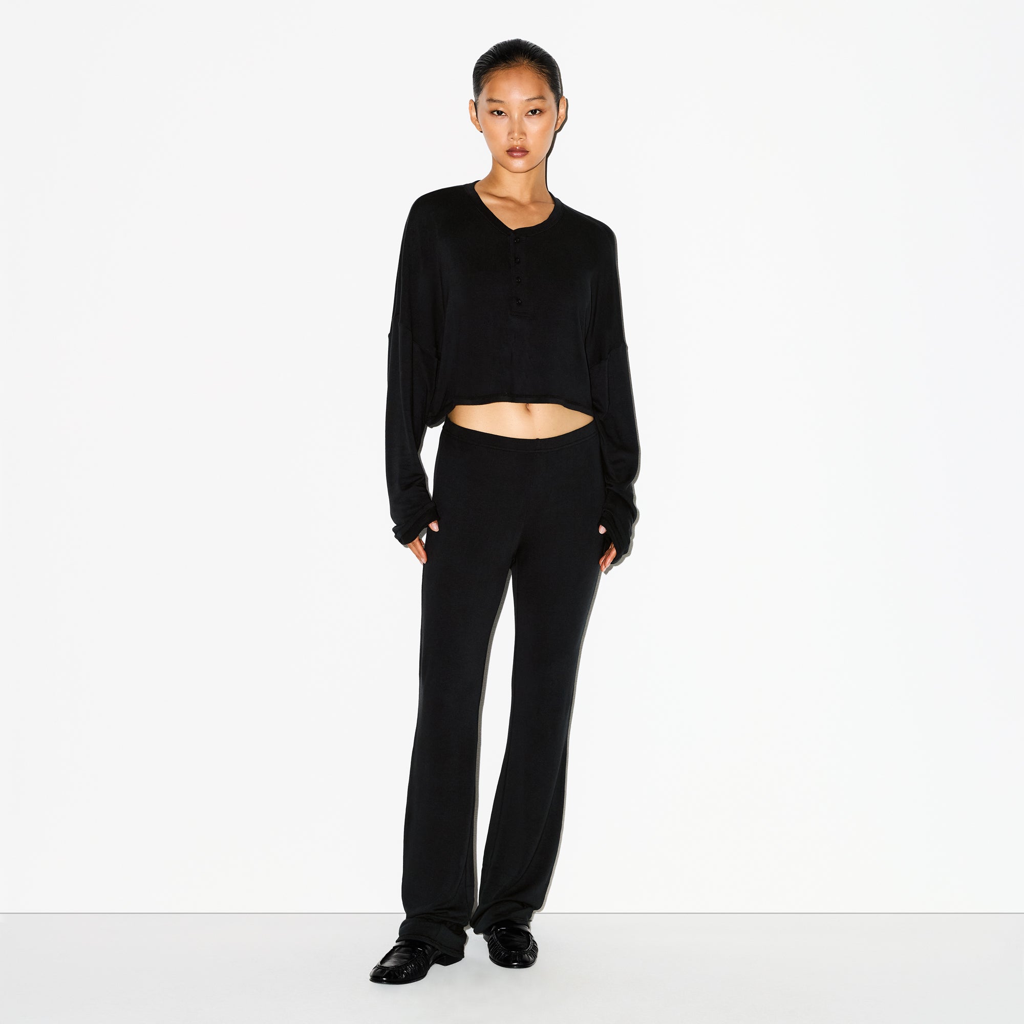 LIGHTWEIGHT MODAL CROPPED HENLEY | ONYX ON A MODEL FRONT VIEW @ | FOCUS: 0.0, 1.0, 0.9