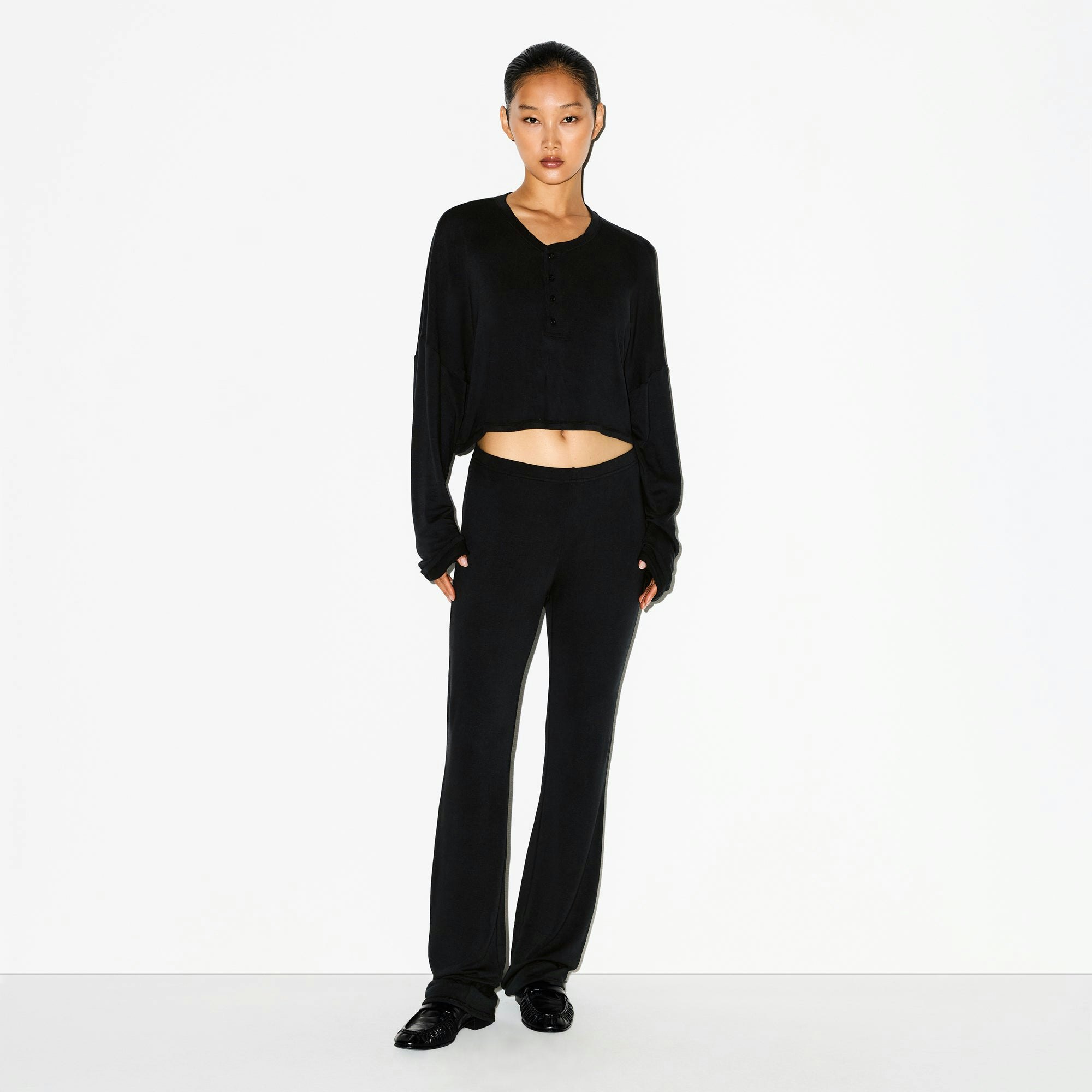 LIGHTWEIGHT MODAL CROPPED HENLEY | ONYX ON A MODEL FRONT VIEW @ | FOCUS: 0.0, 1.0, 0.9