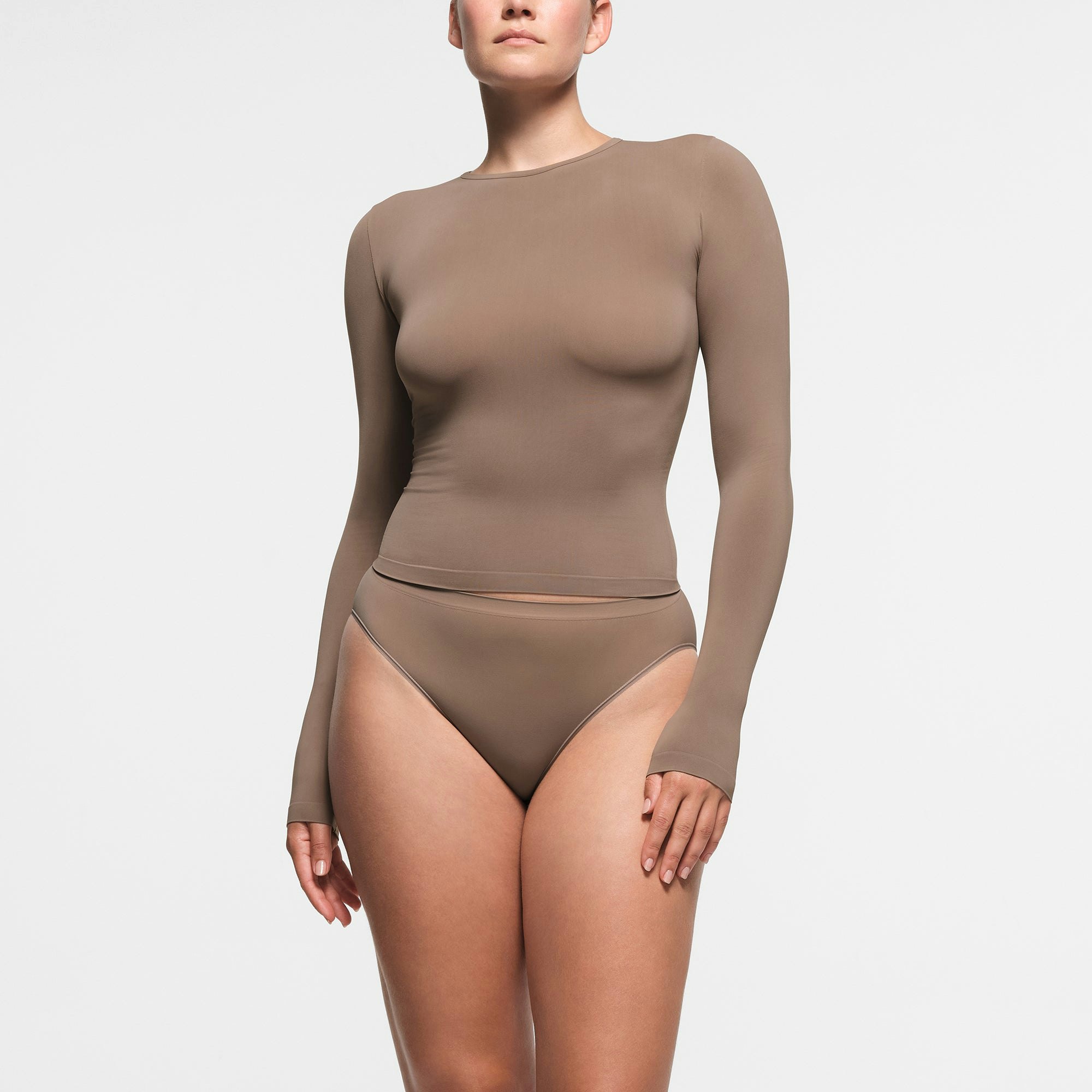 SOFT SMOOTHING SEAMLESS LONG SLEEVE T-SHIRT | TRUFFLE ON A MODEL FRONT VIEW