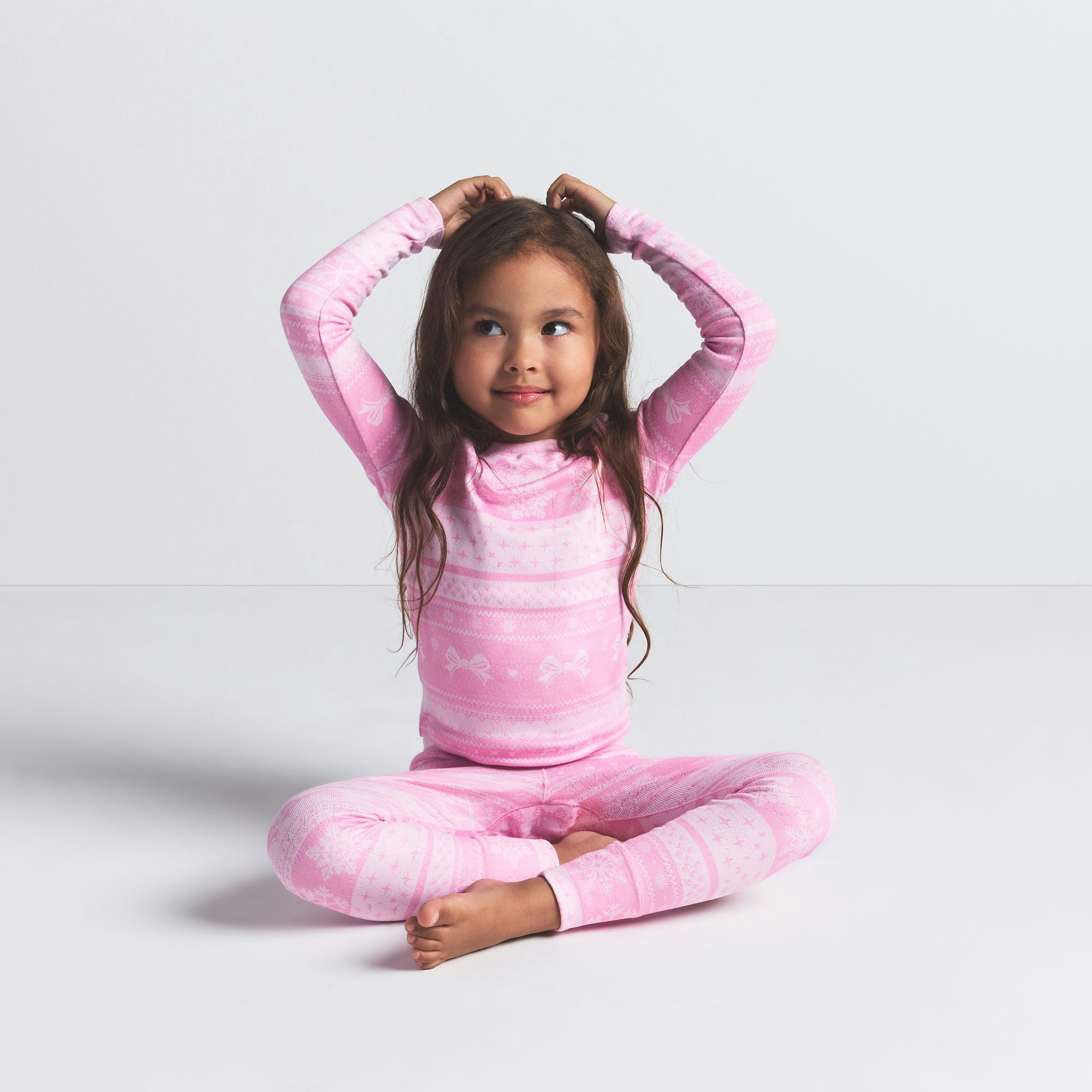 LOGO PLUSH POINTELLE KIDS LONG SLEEVE SET | BUBBLE GUM BOW FAIR ISLE ON A MODEL FRONT VIEW